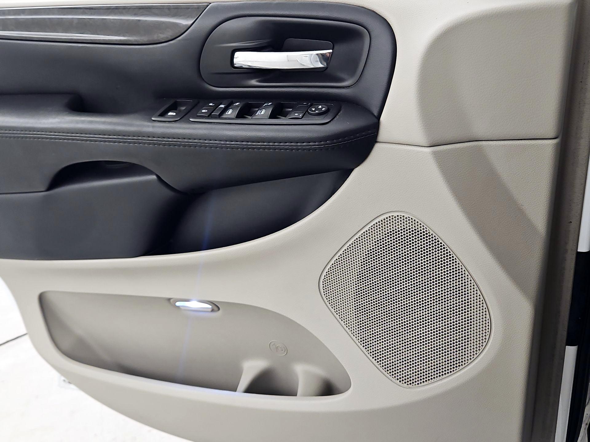 Thumbnail: 2019 Dodge Grand Caravan - 12