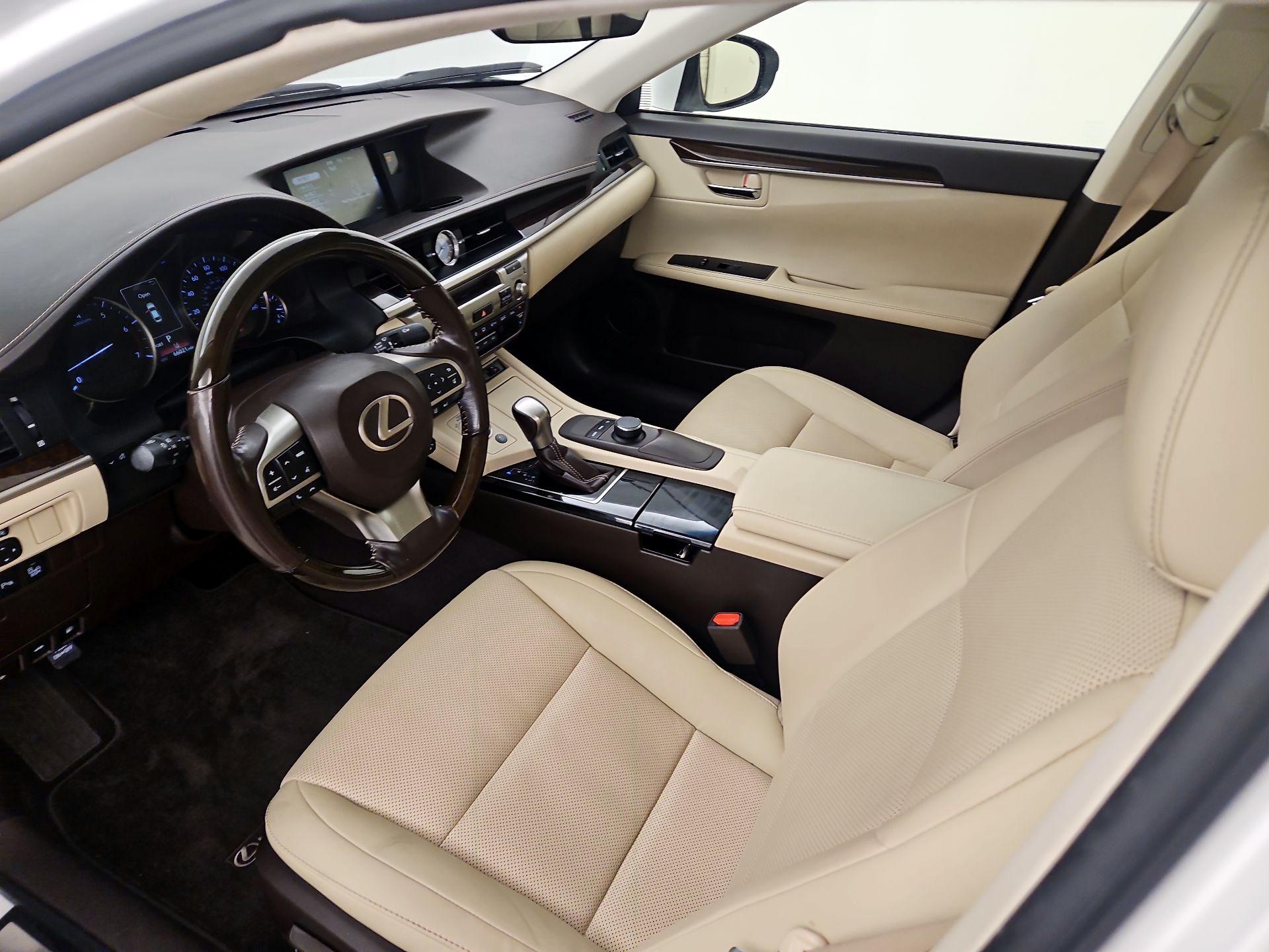 Thumbnail: 2017 Lexus ES - 11