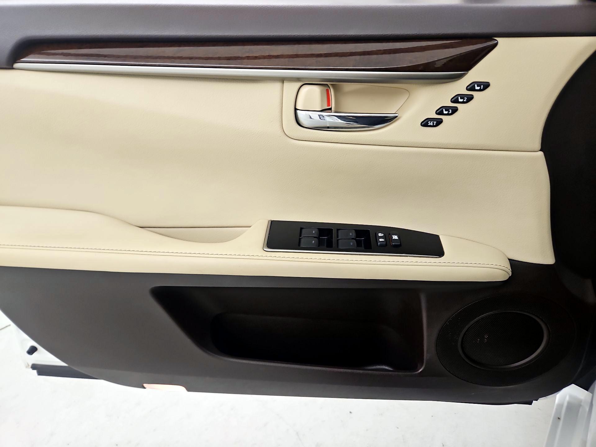Thumbnail: 2017 Lexus ES - 12