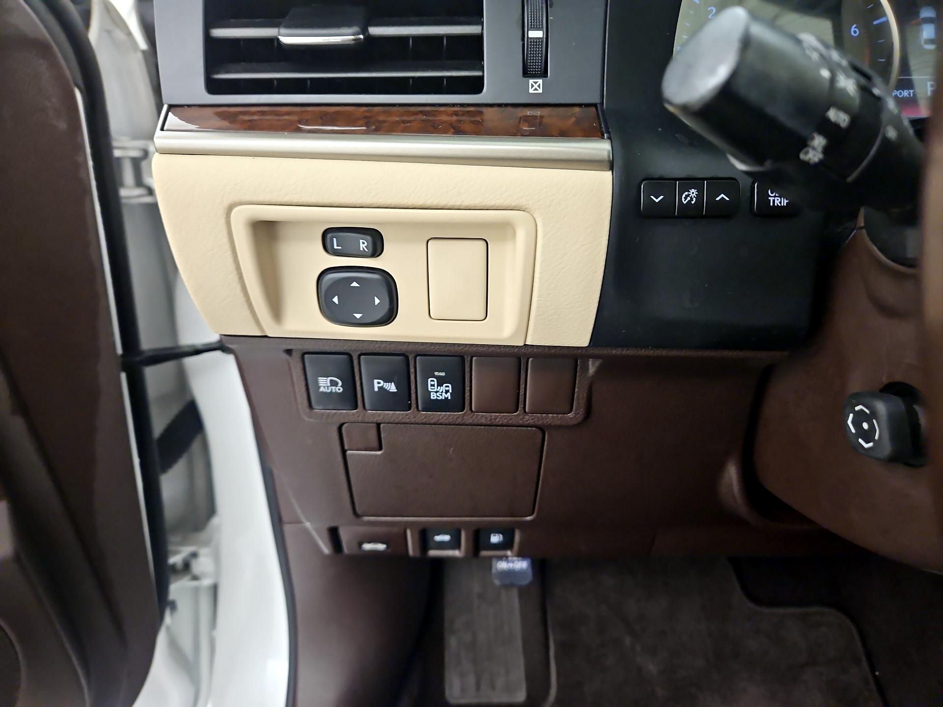 Thumbnail: 2017 Lexus ES - 13