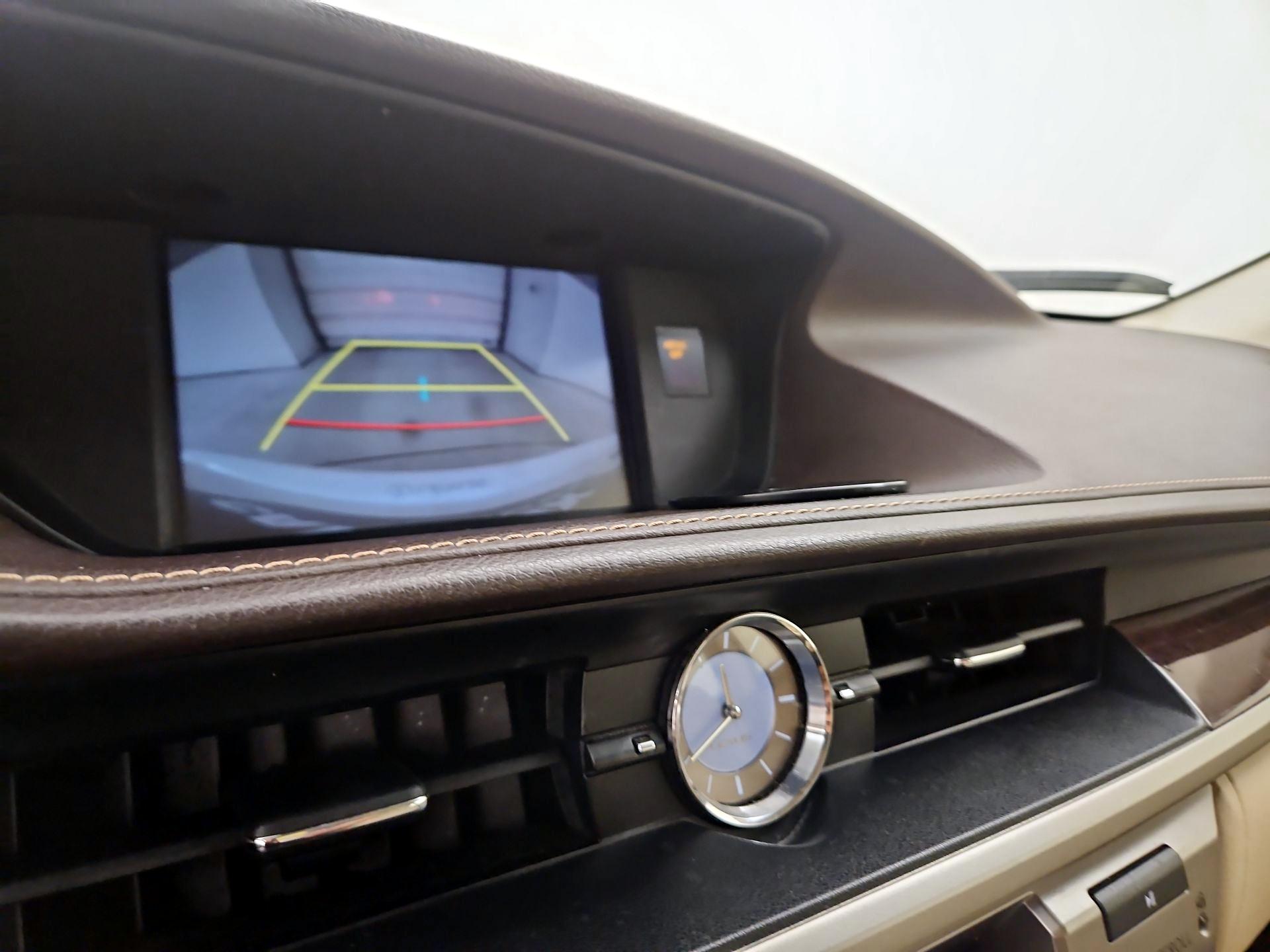 Thumbnail: 2017 Lexus ES - 14