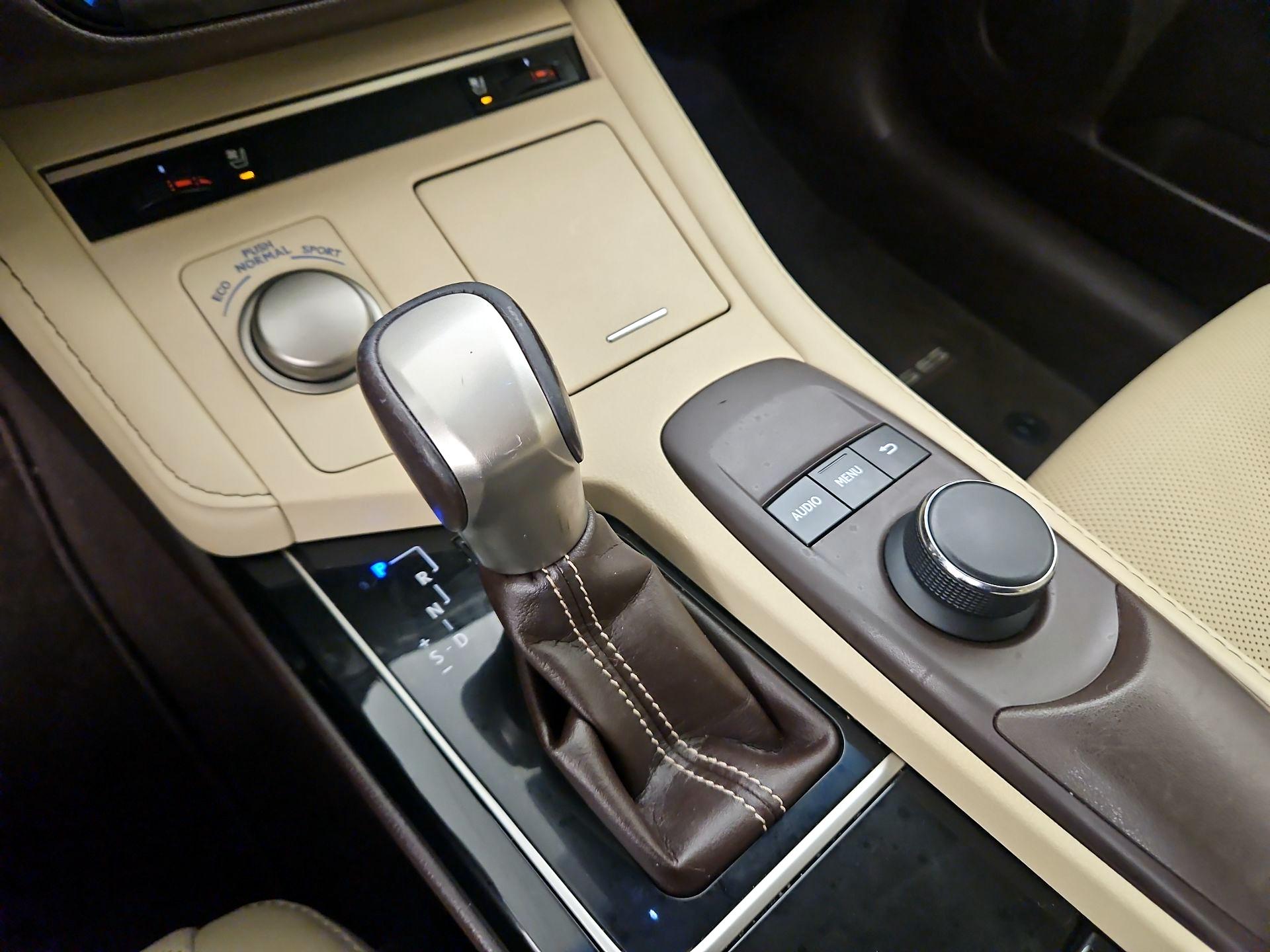 Thumbnail: 2017 Lexus ES - 17