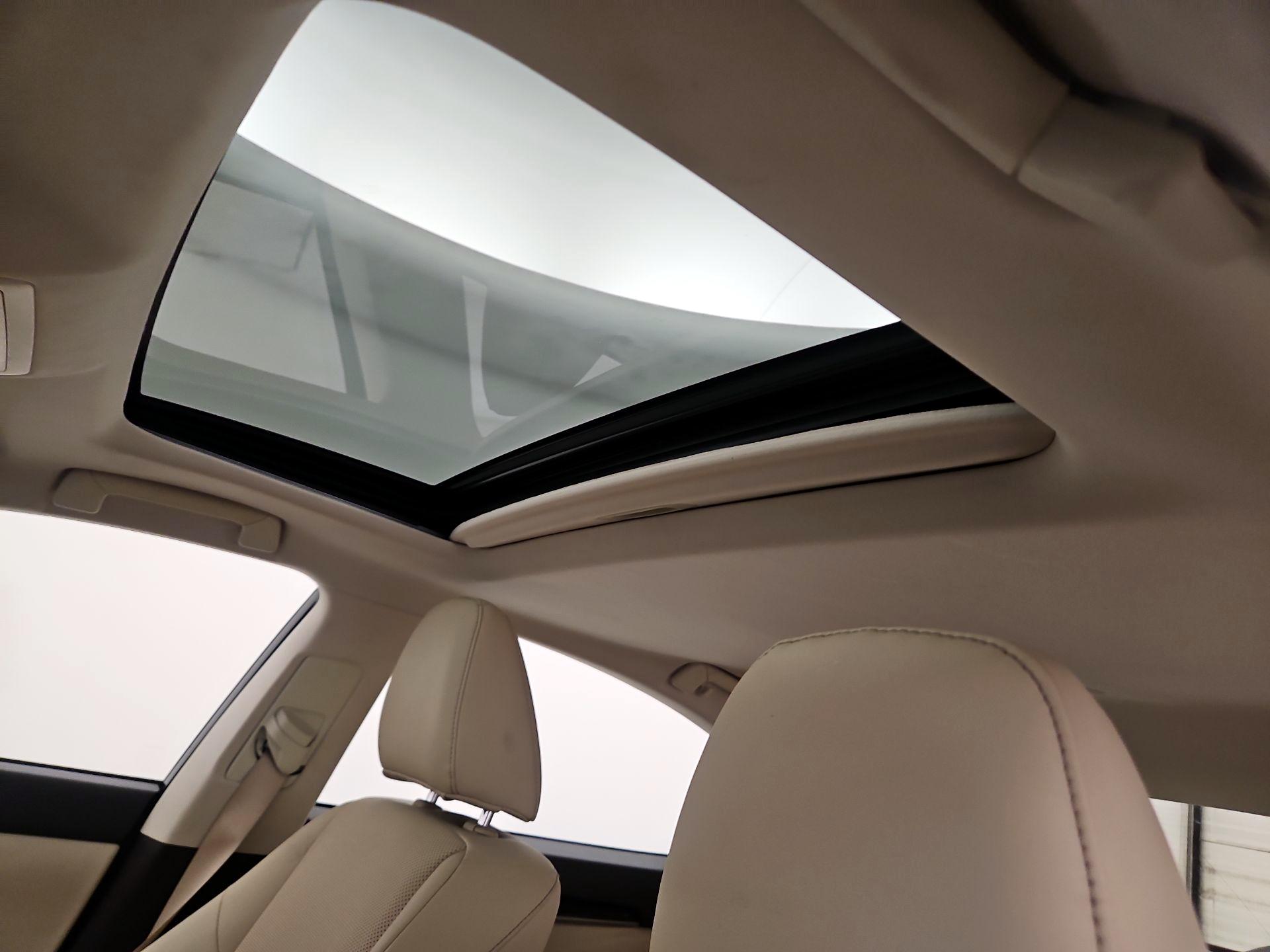 Thumbnail: 2017 Lexus ES - 18