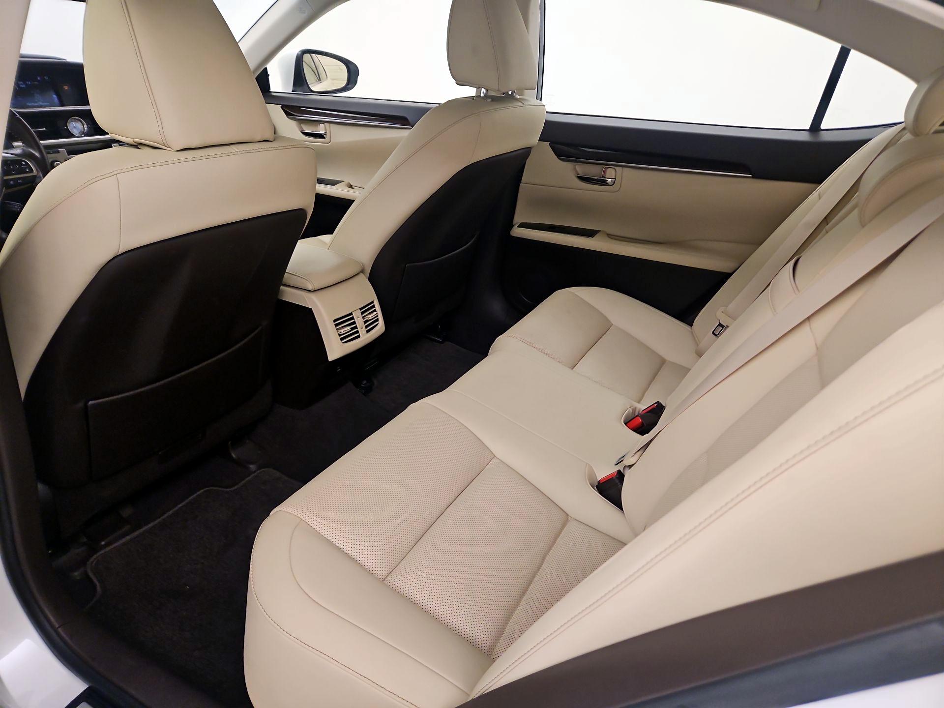 Thumbnail: 2017 Lexus ES - 19