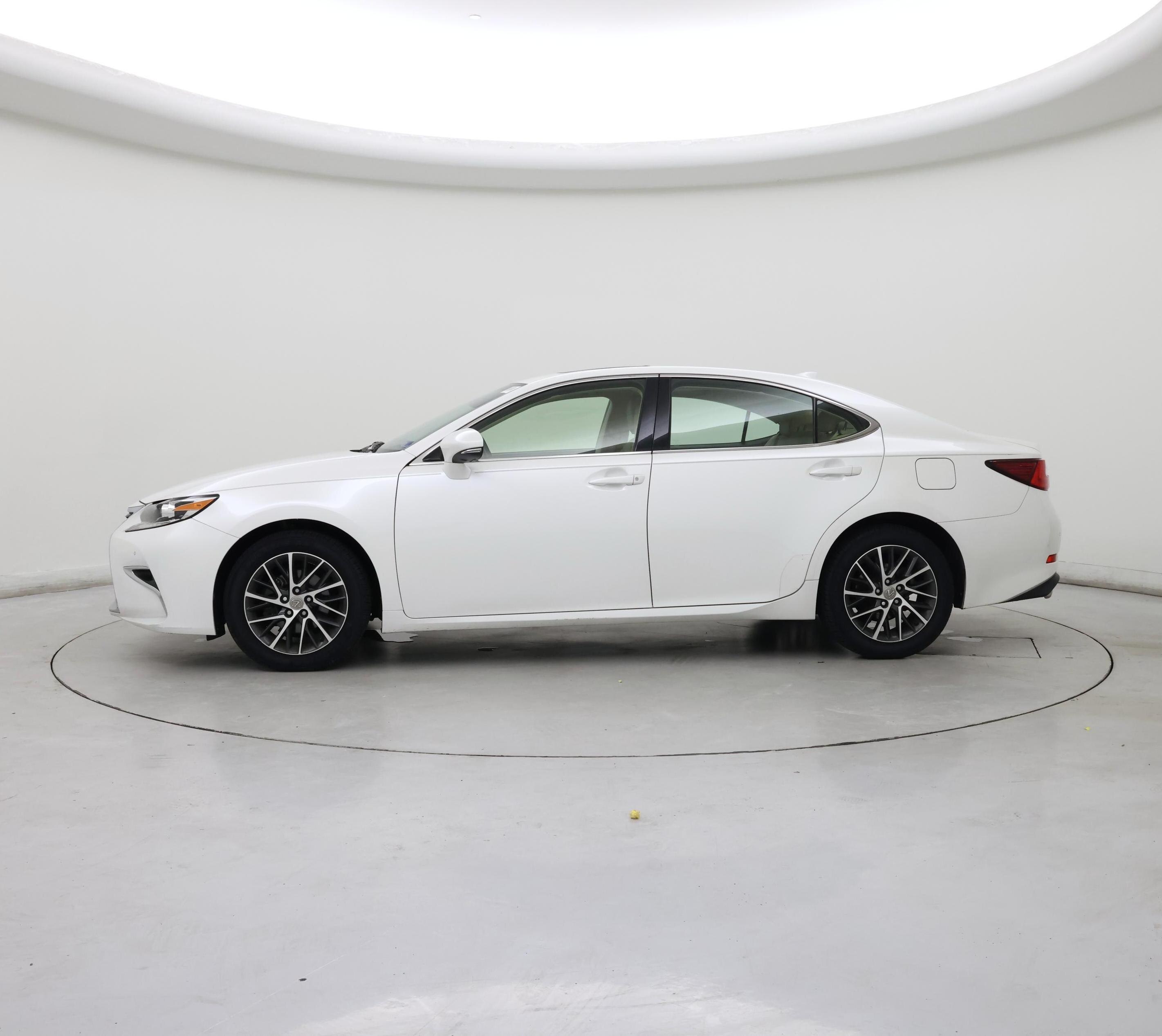 Thumbnail: 2017 Lexus ES - 3