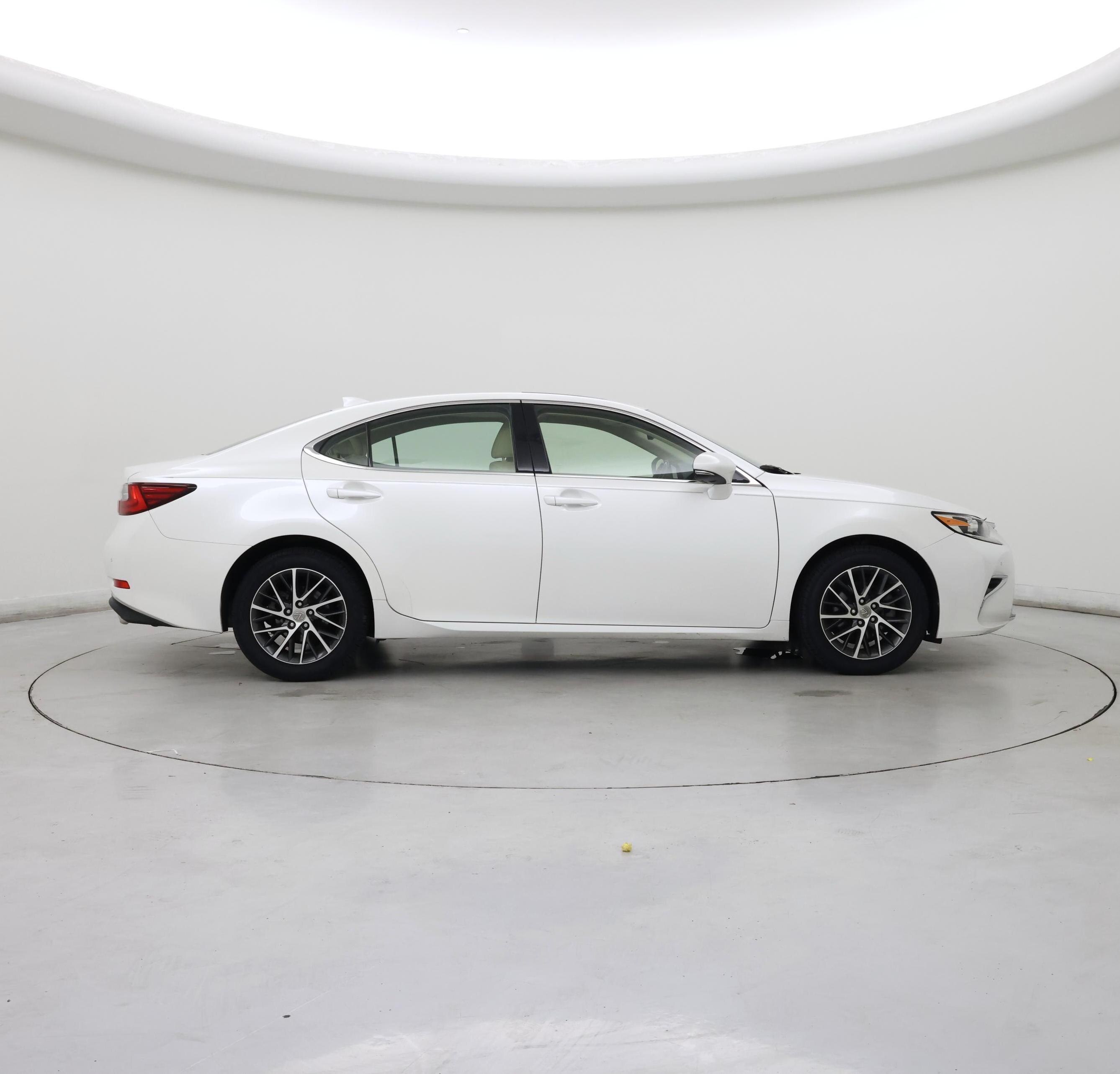 Thumbnail: 2017 Lexus ES - 7