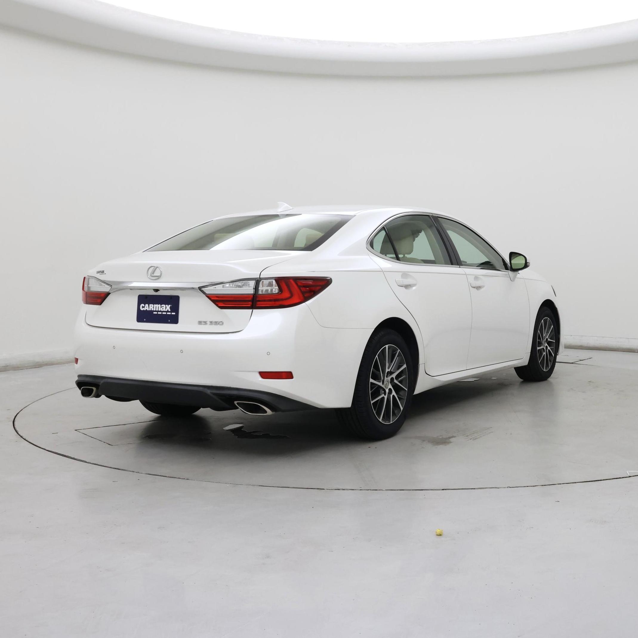Thumbnail: 2017 Lexus ES - 8