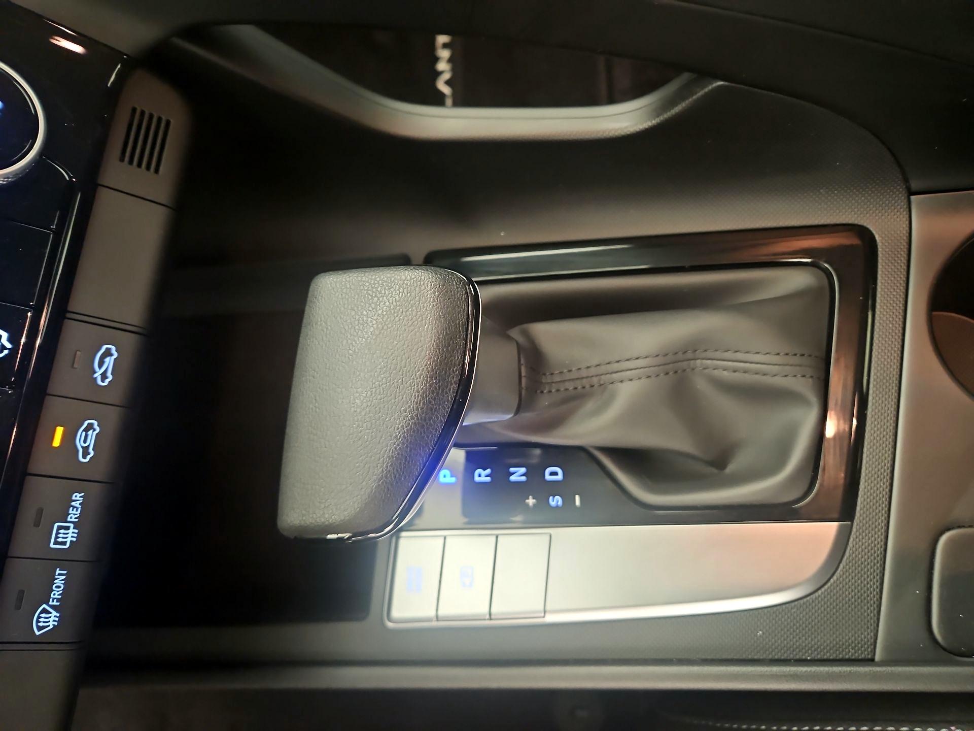 Thumbnail: 2023 Hyundai Elantra - 17