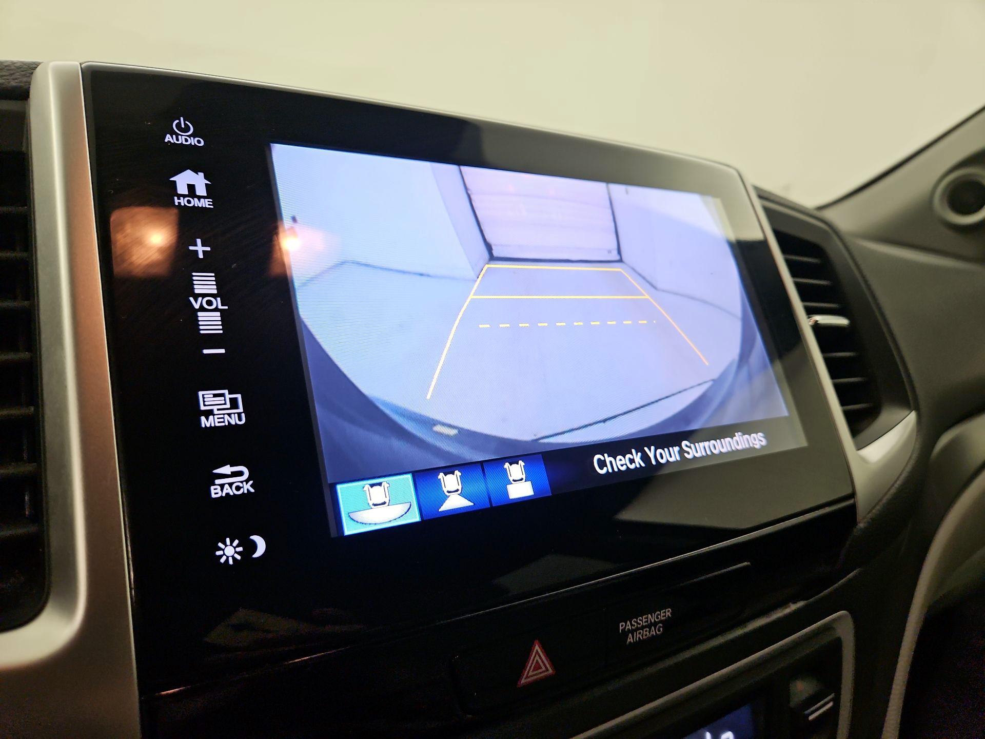 Thumbnail: 2018 Honda Pilot - 14