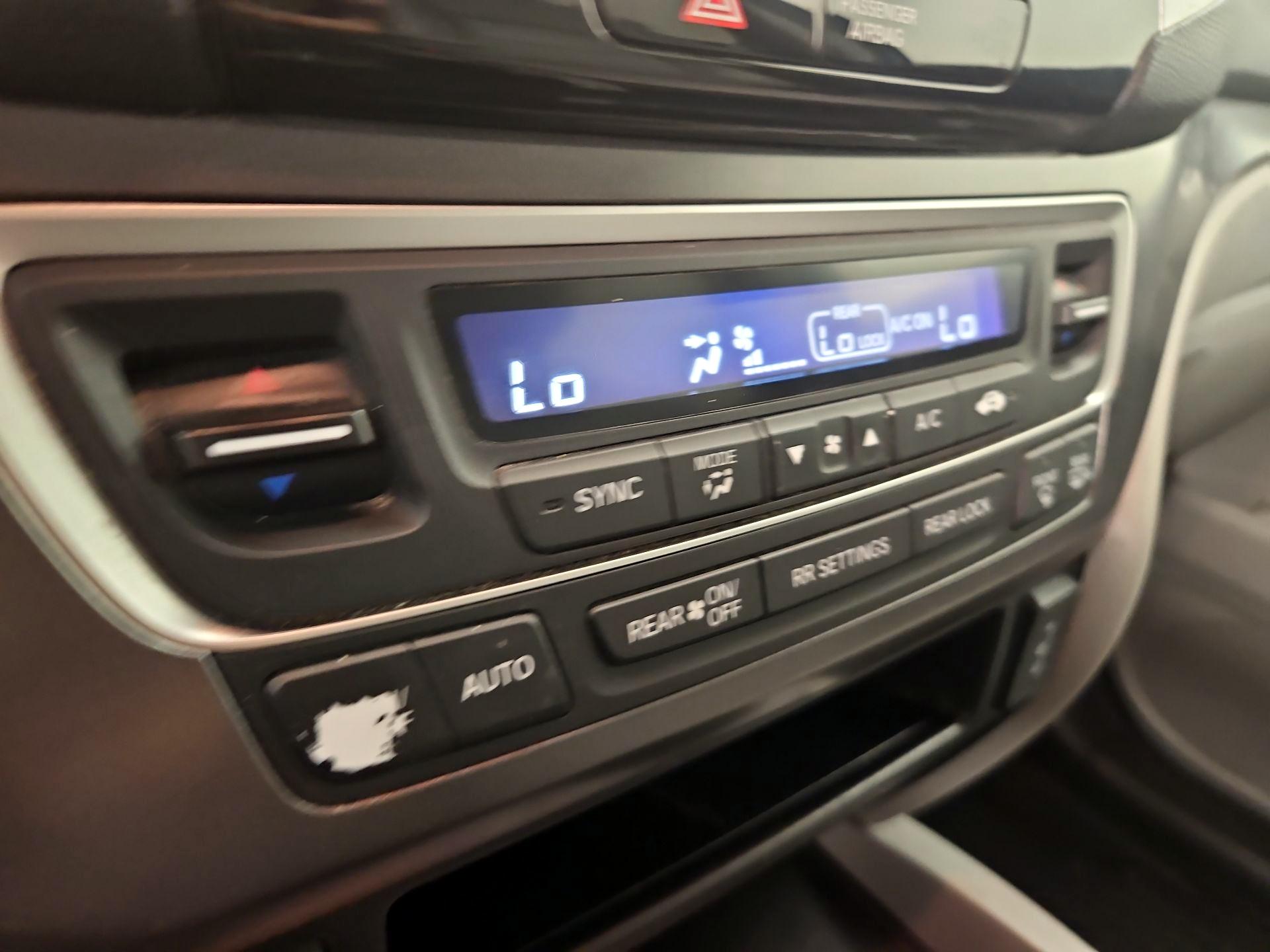 Thumbnail: 2018 Honda Pilot - 16