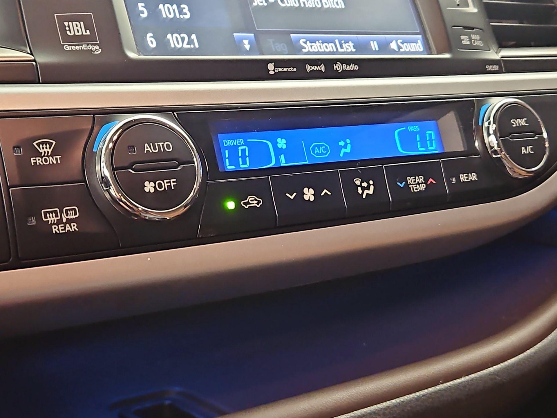Thumbnail: 2019 Toyota Highlander - 17