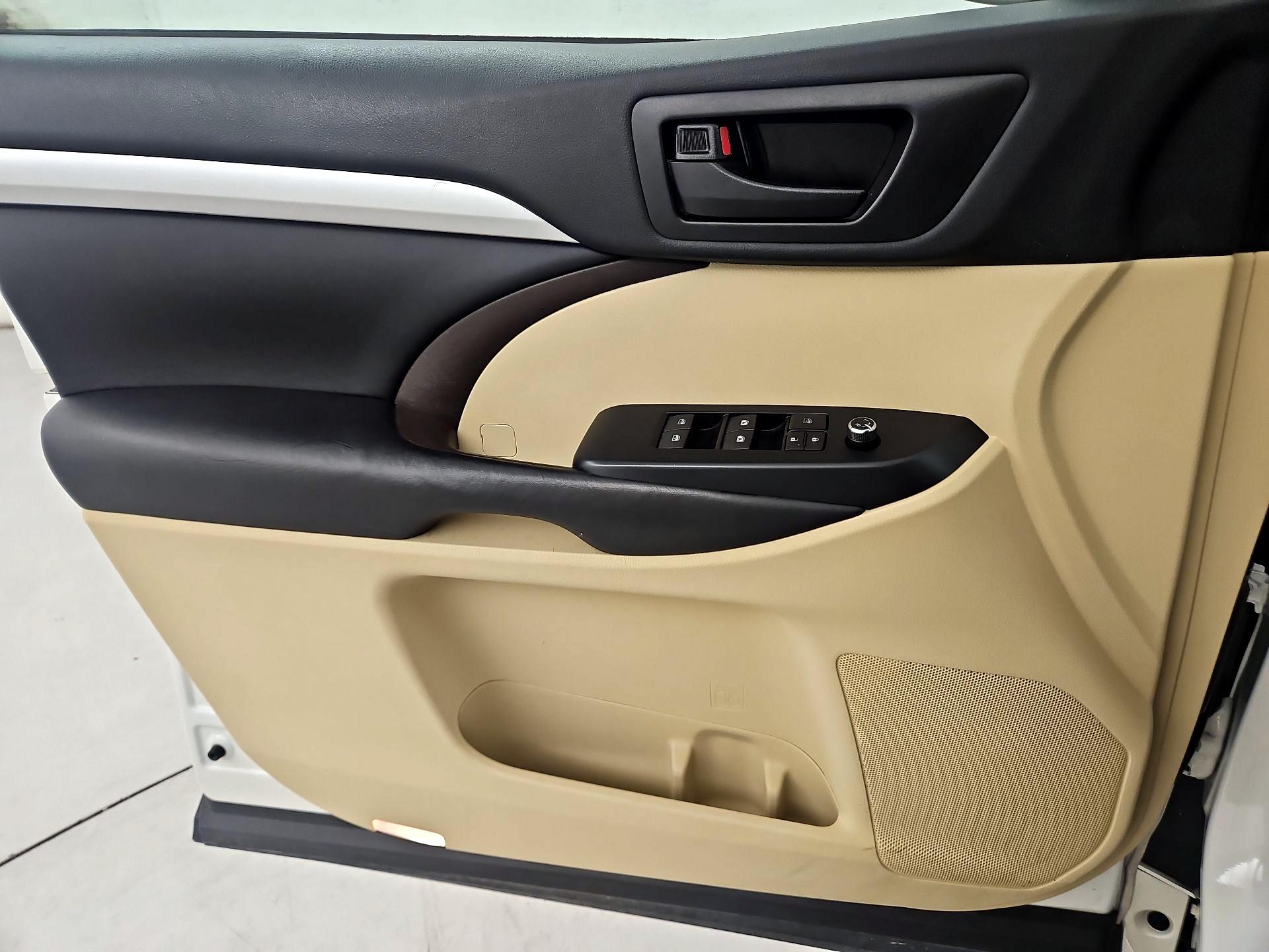 Thumbnail: 2018 Toyota Highlander - 12