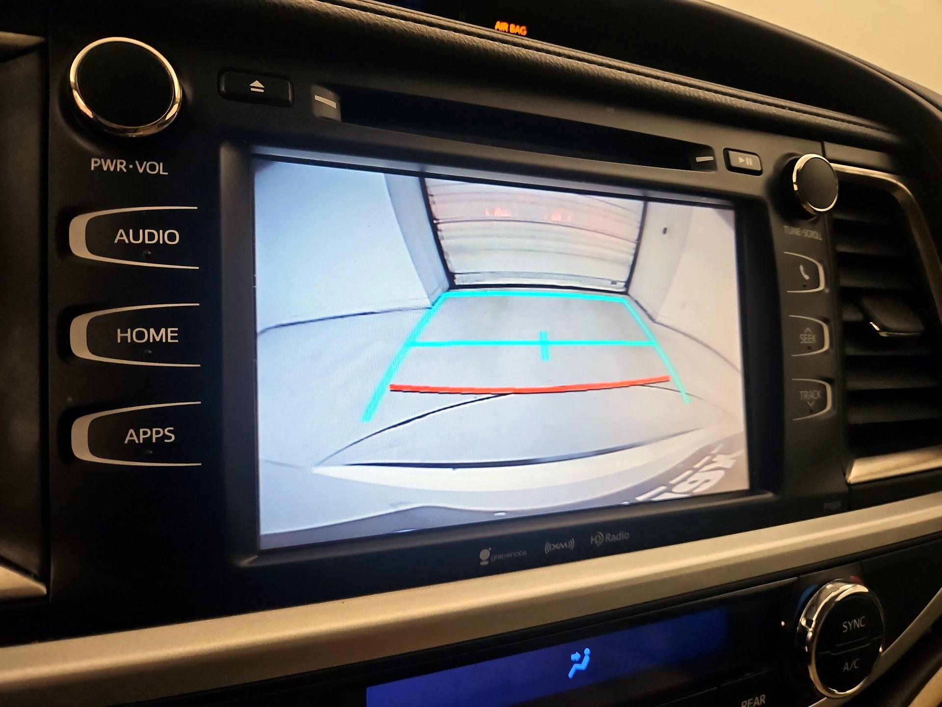 Thumbnail: 2018 Toyota Highlander - 14