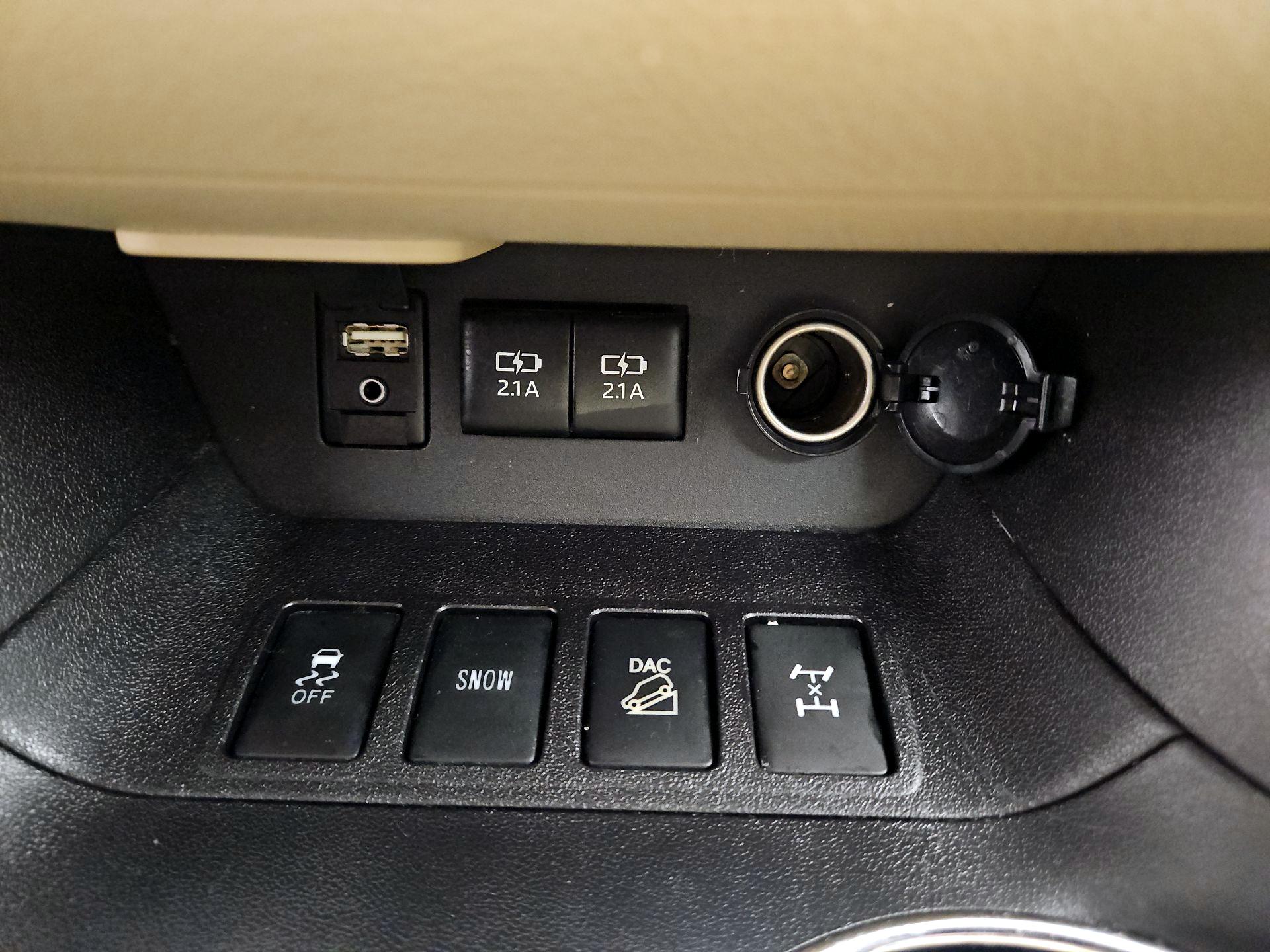 Thumbnail: 2018 Toyota Highlander - 18