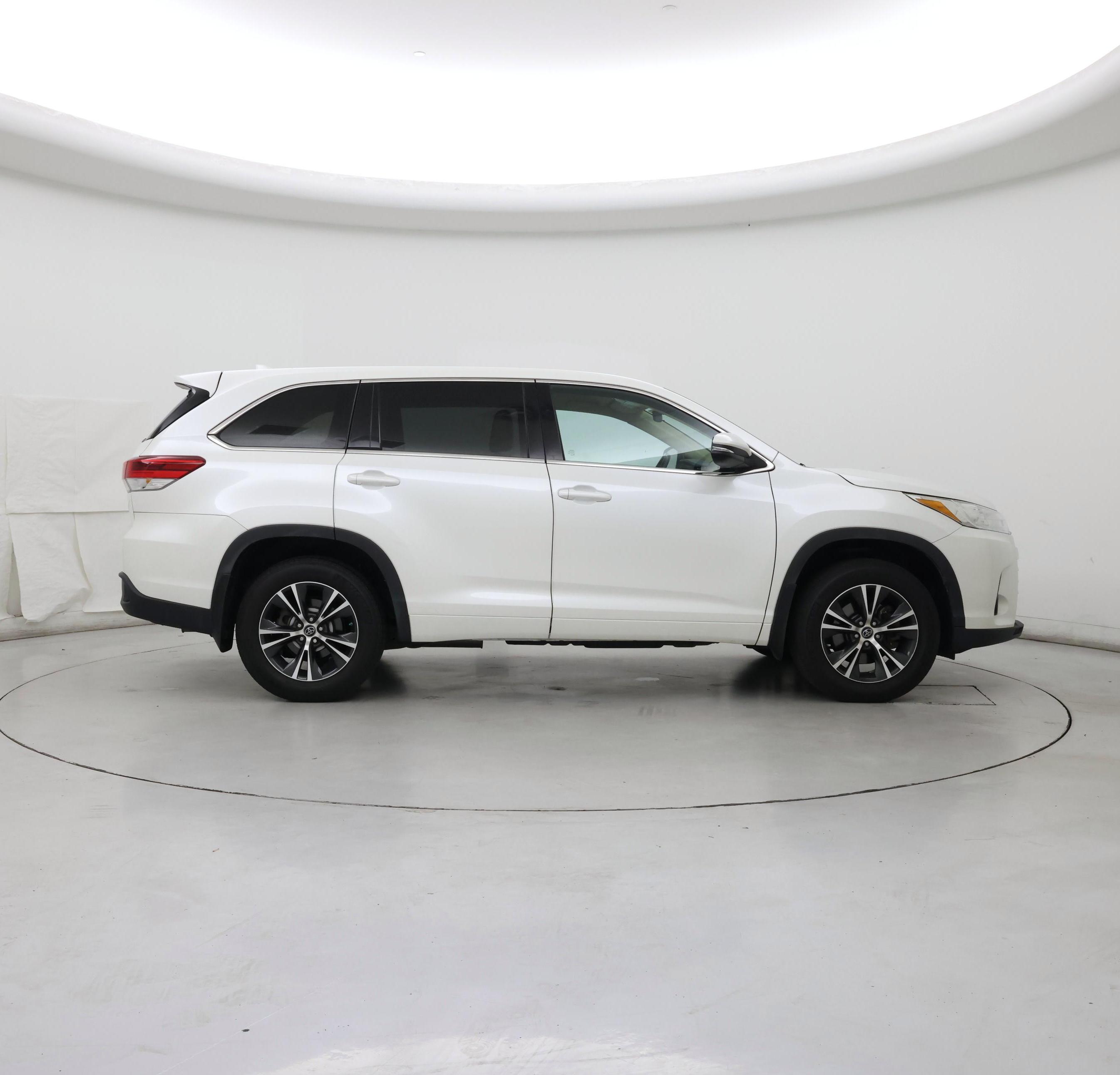 Thumbnail: 2018 Toyota Highlander - 7