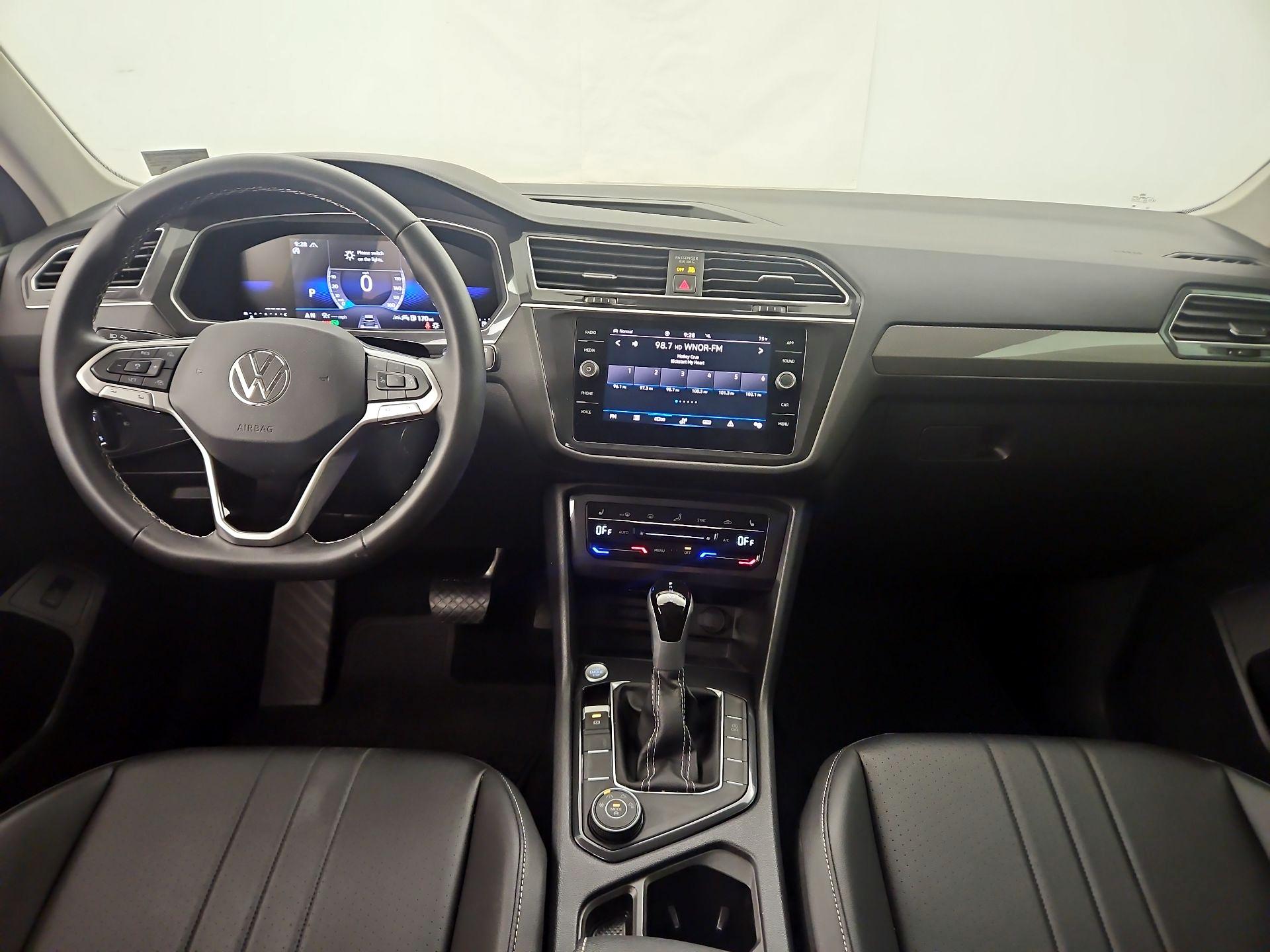Thumbnail: 2024 Volkswagen Tiguan - 9
