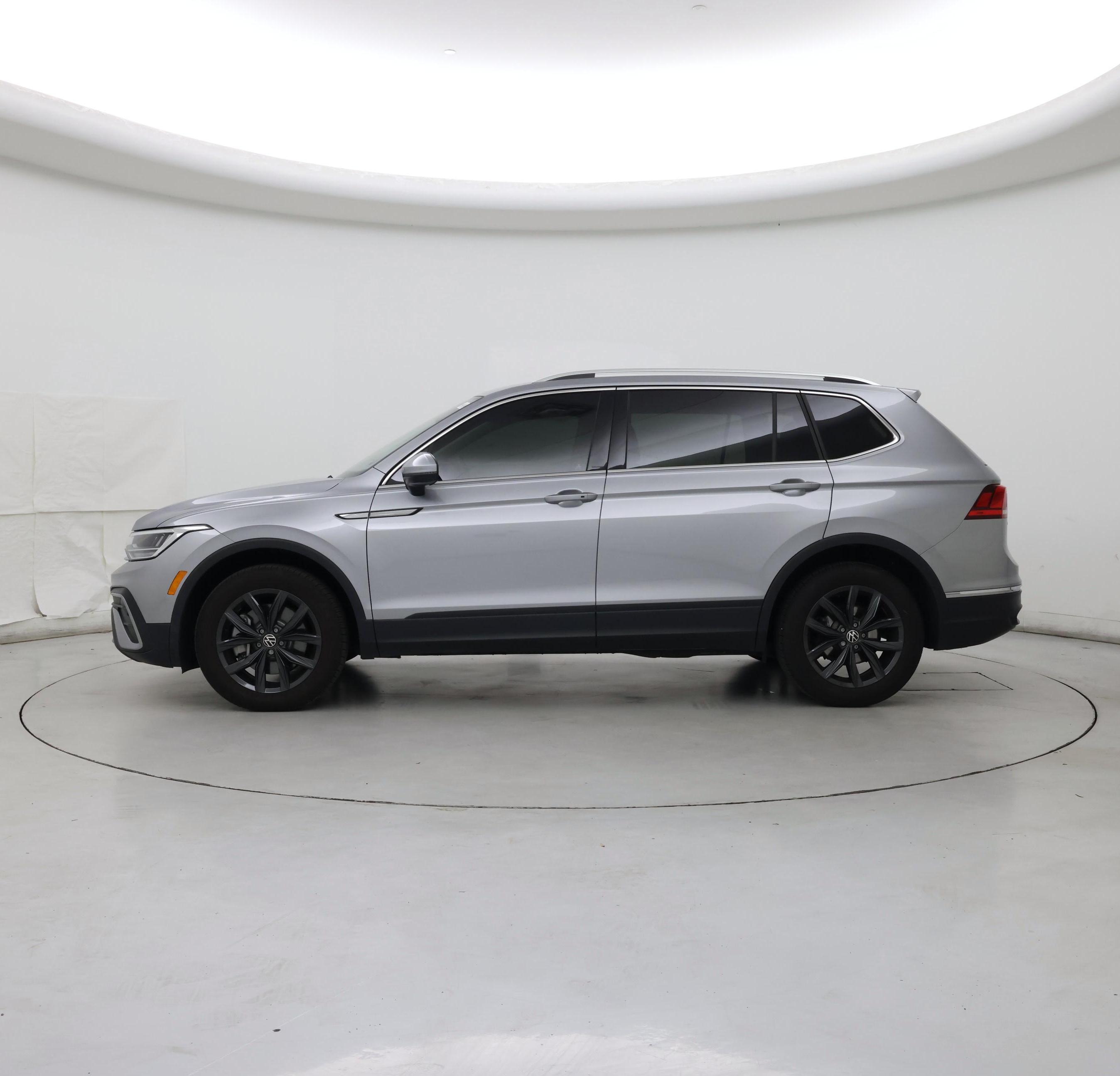 Thumbnail: 2024 Volkswagen Tiguan - 3