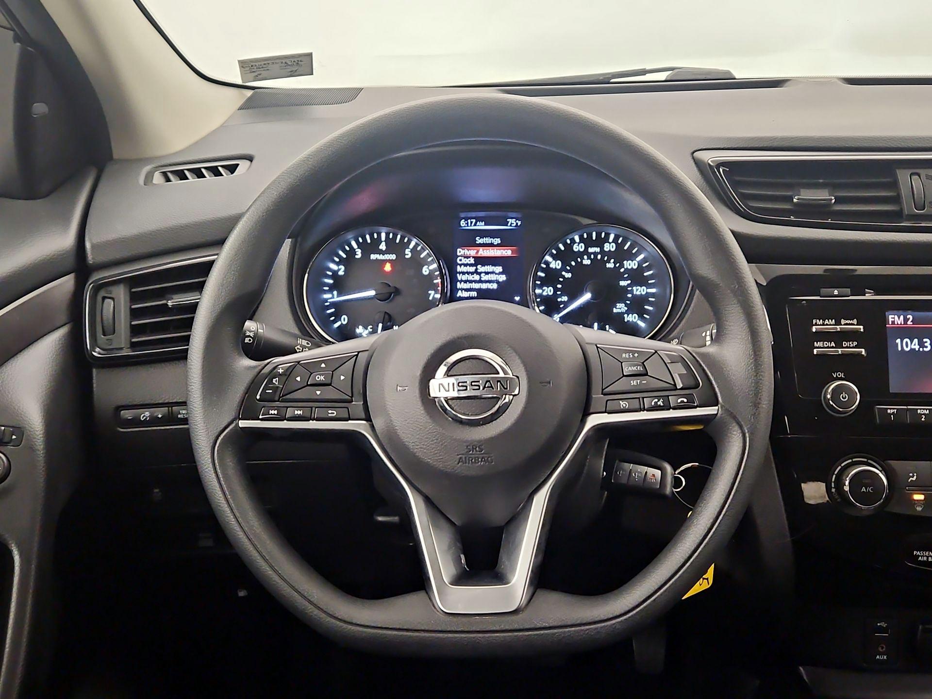 Thumbnail: 2018 Nissan Rogue Sport - 10