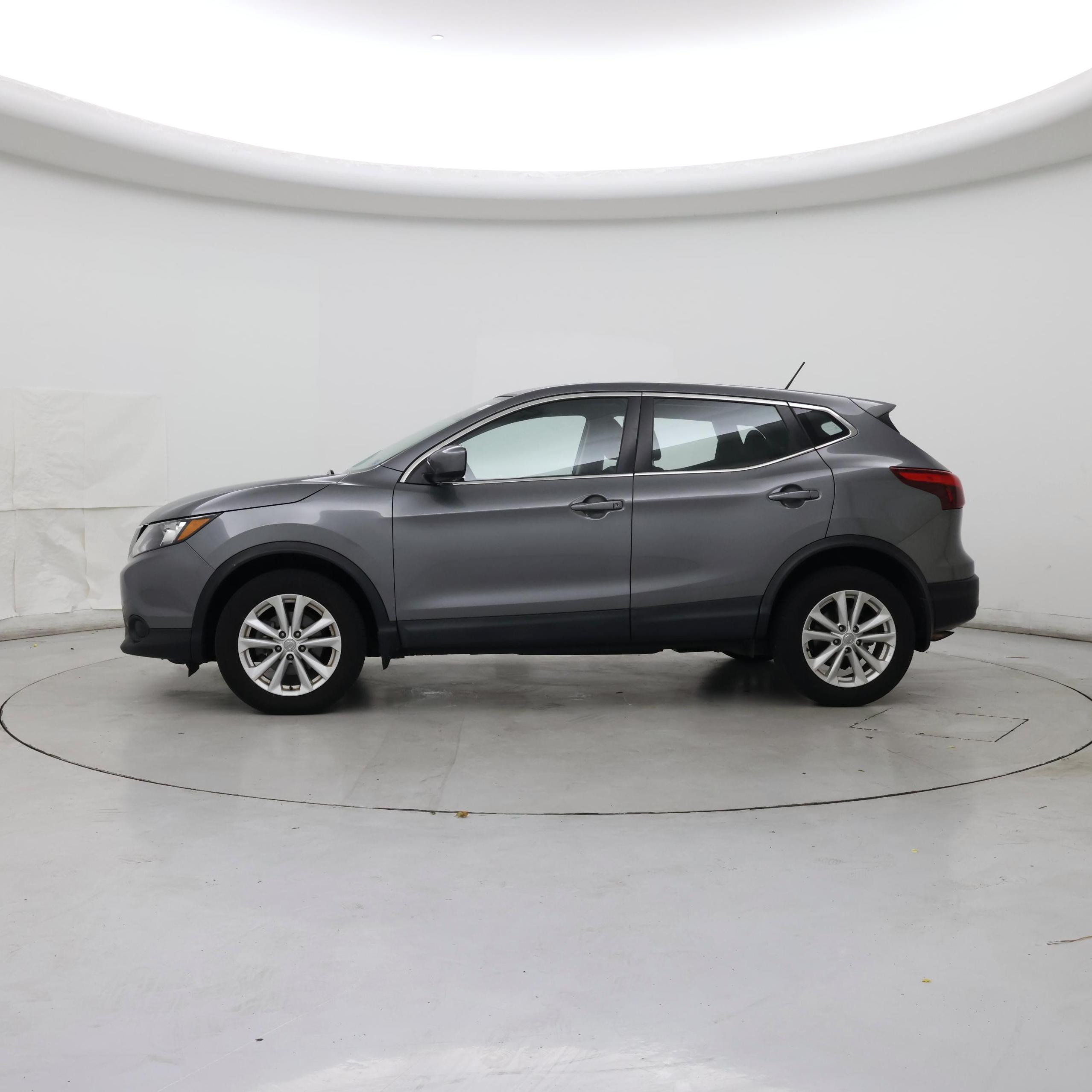 Thumbnail: 2018 Nissan Rogue Sport - 3