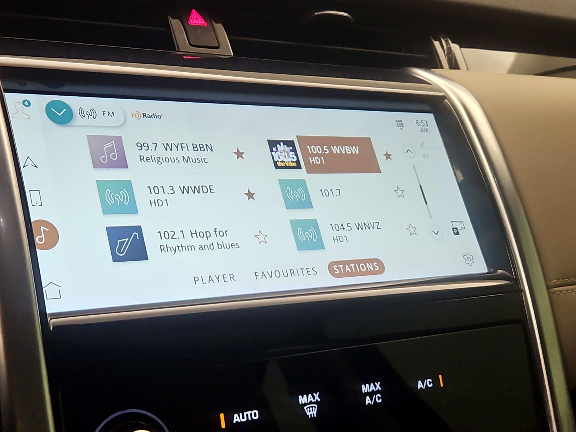 Thumbnail: 2021 Land Rover Discovery Sport - 16