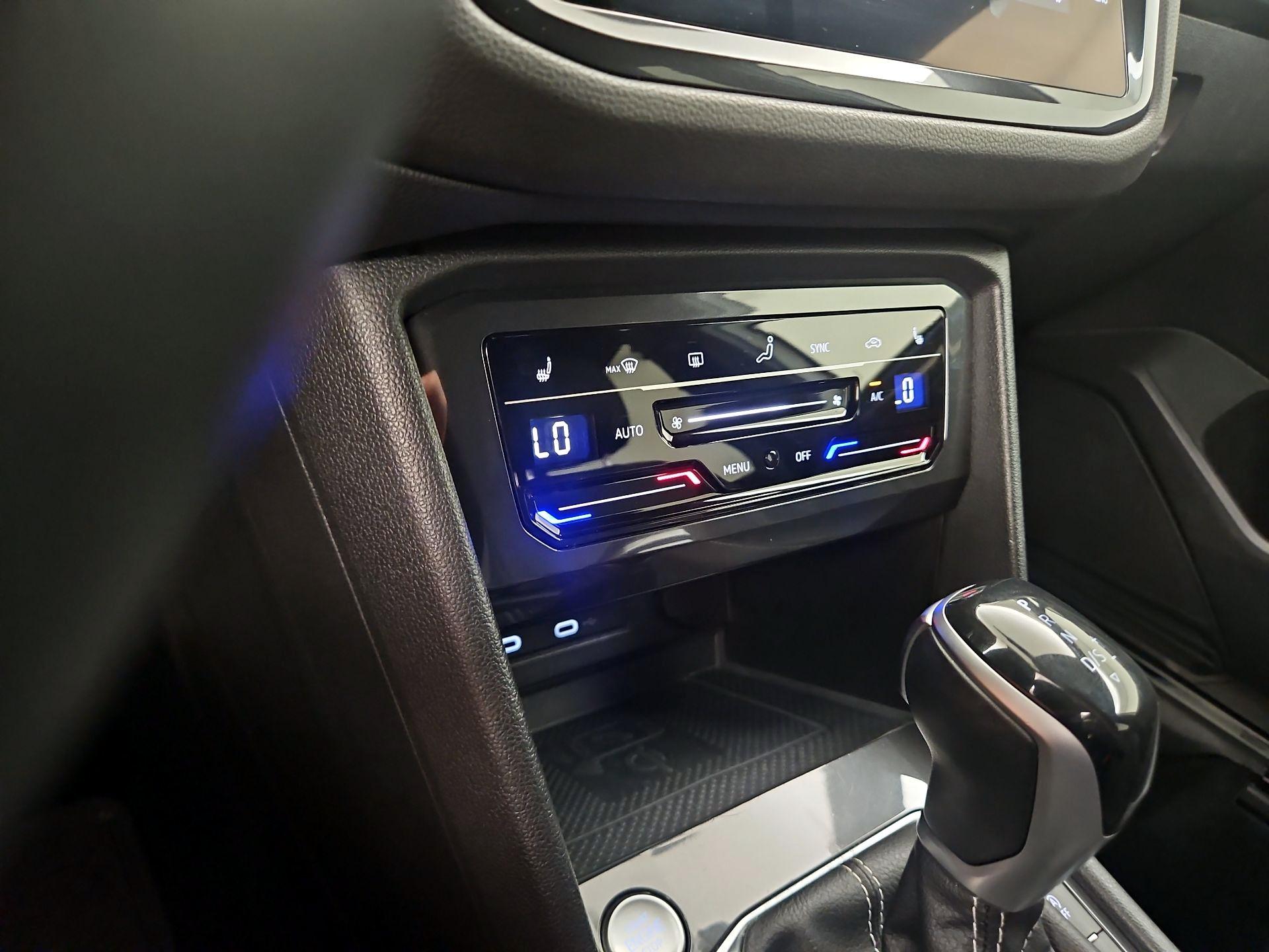 Thumbnail: 2022 Volkswagen Tiguan - 16