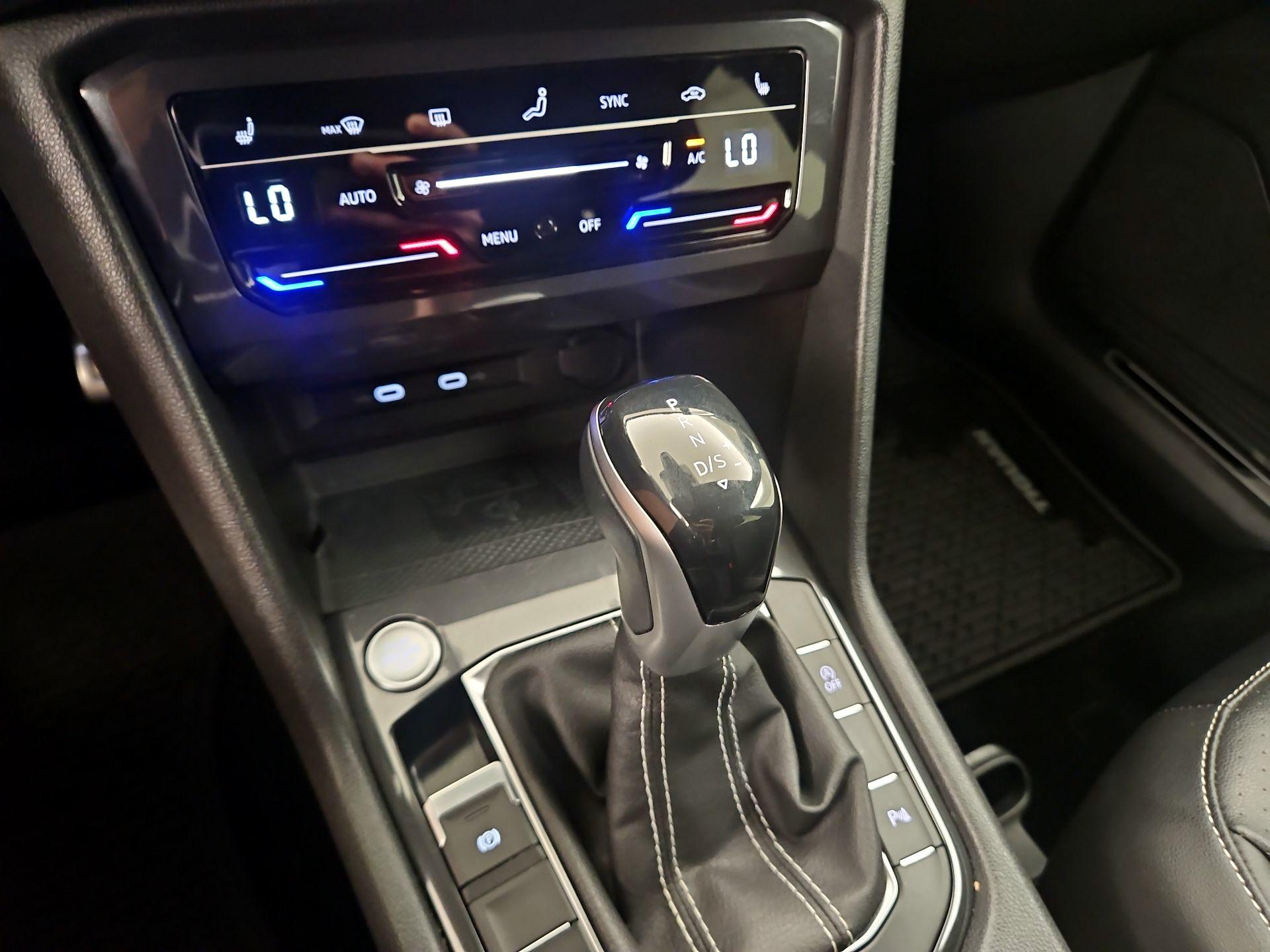 Thumbnail: 2022 Volkswagen Tiguan - 17