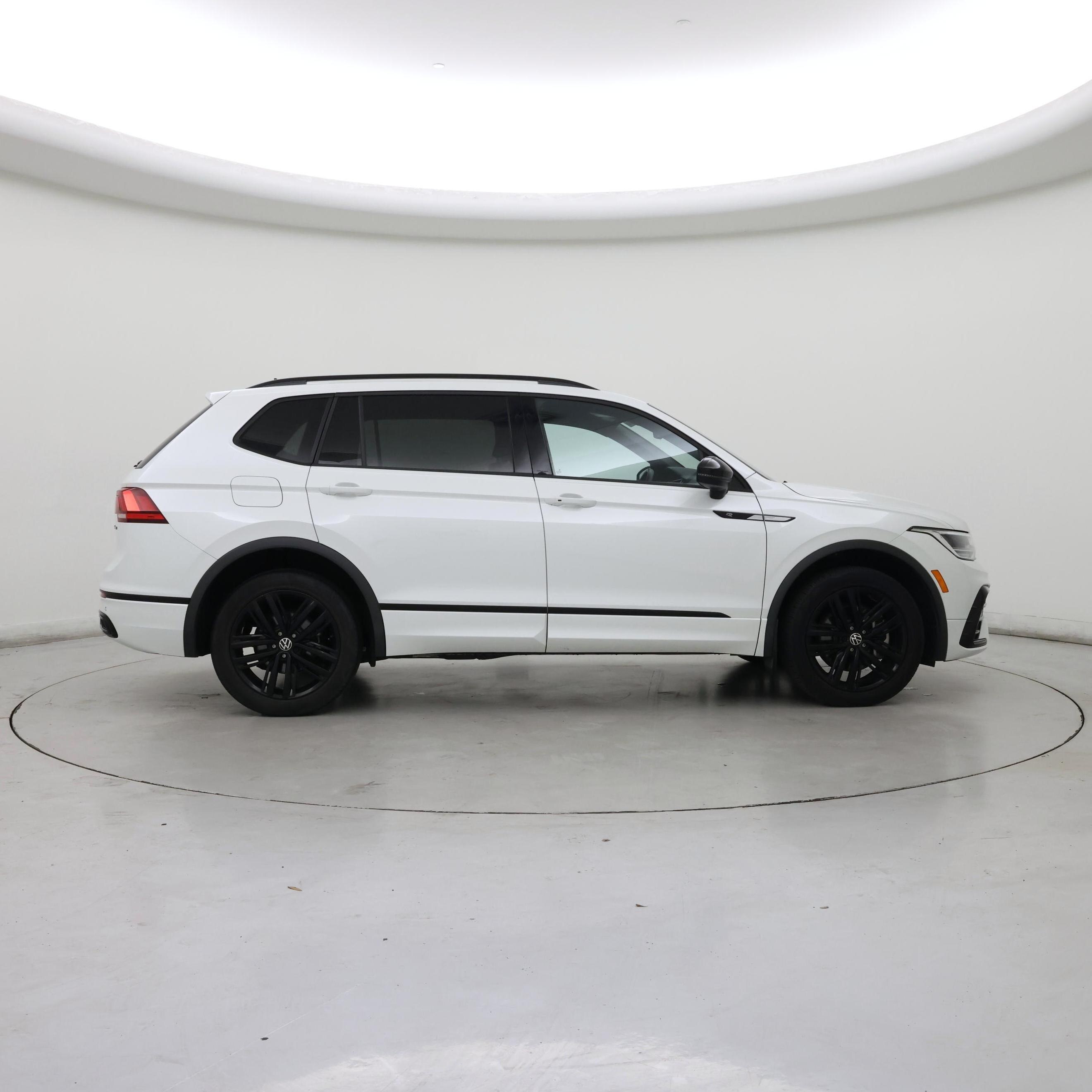 Thumbnail: 2022 Volkswagen Tiguan - 7