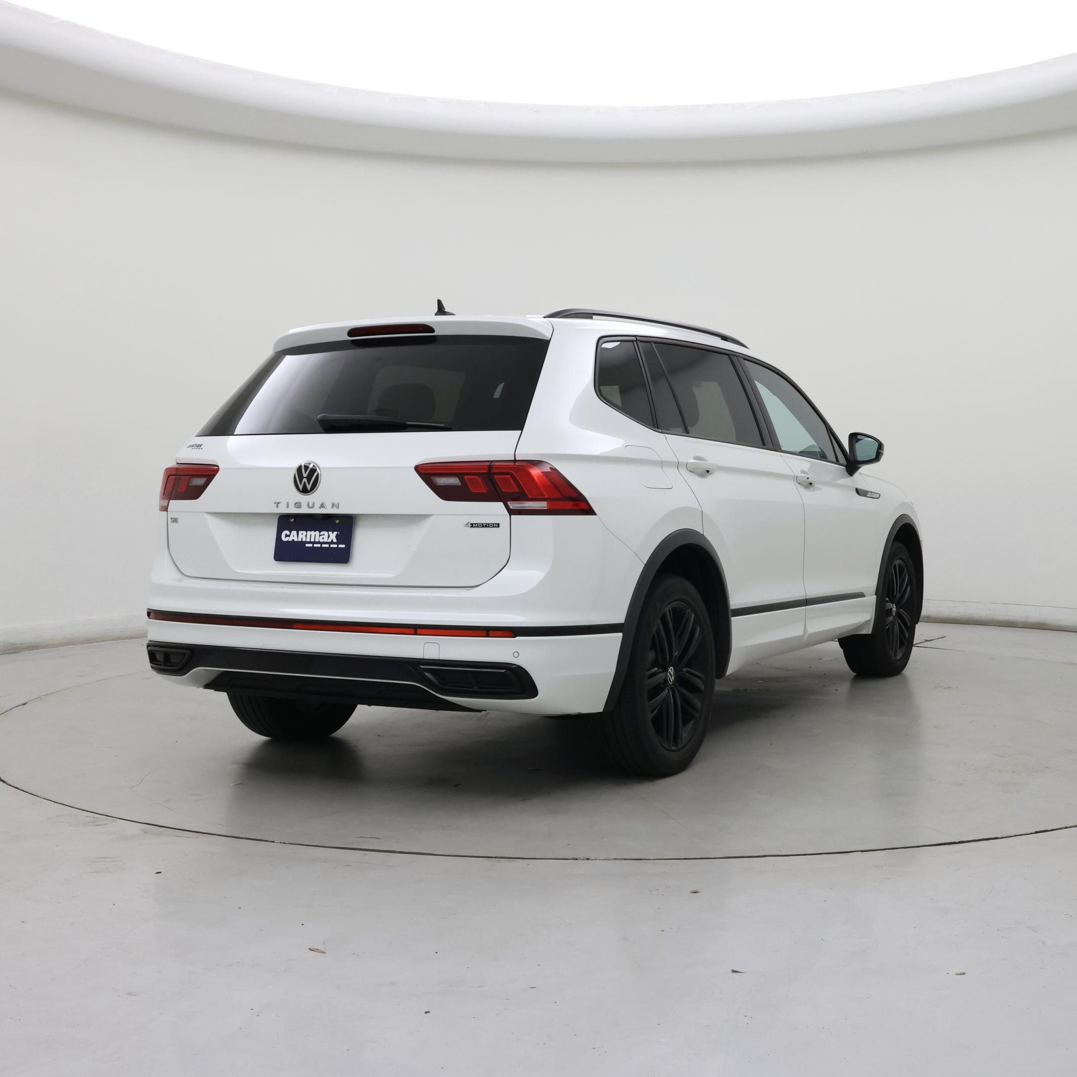 Thumbnail: 2022 Volkswagen Tiguan - 8