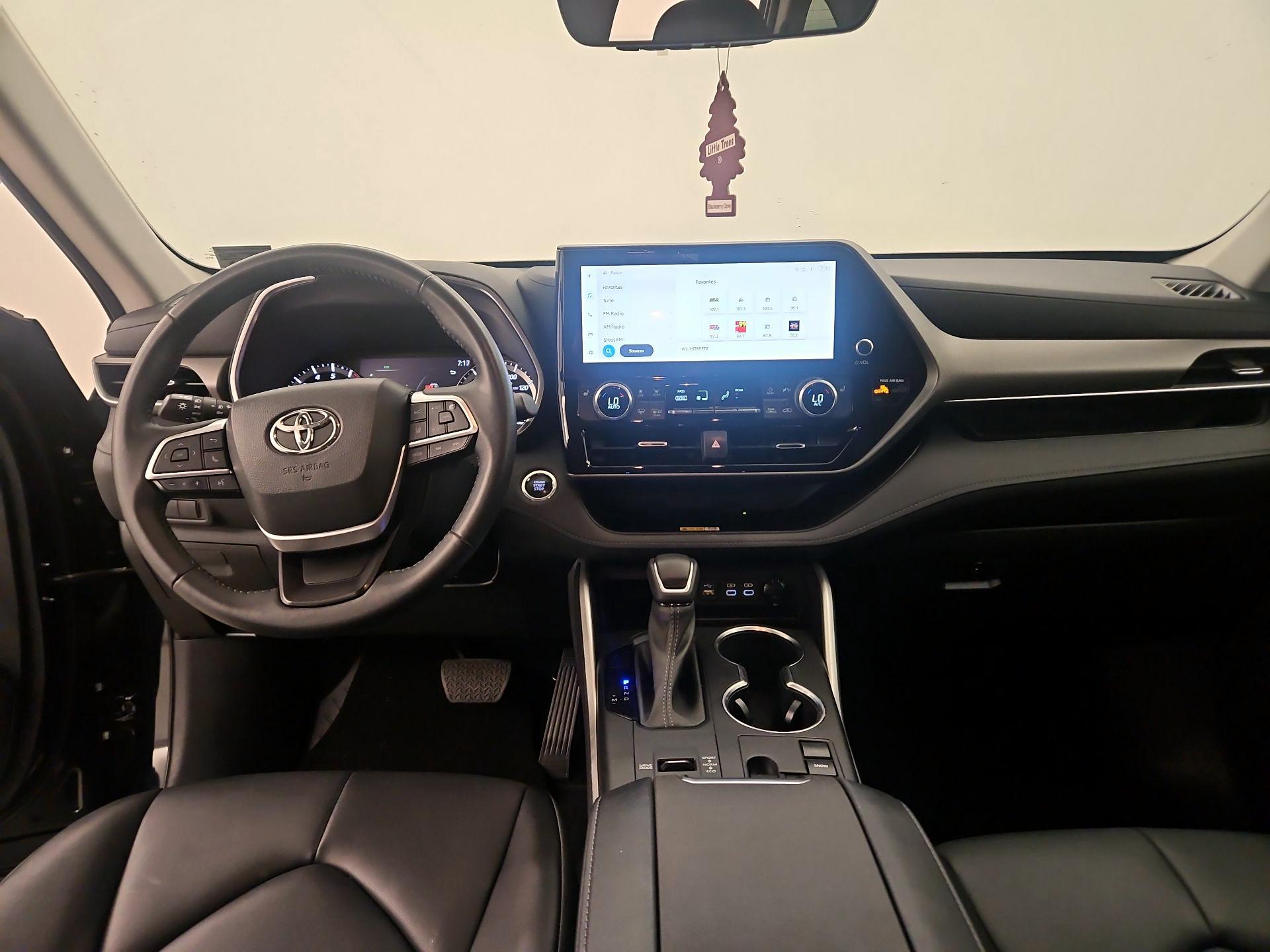 Thumbnail: 2023 Toyota Highlander - 9