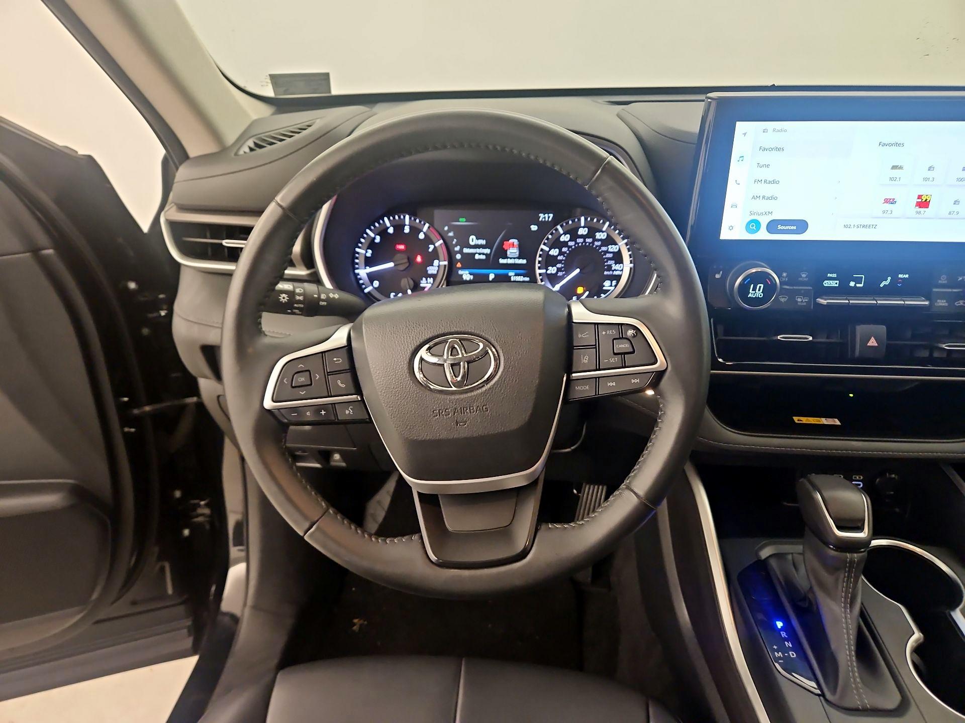 Thumbnail: 2023 Toyota Highlander - 10