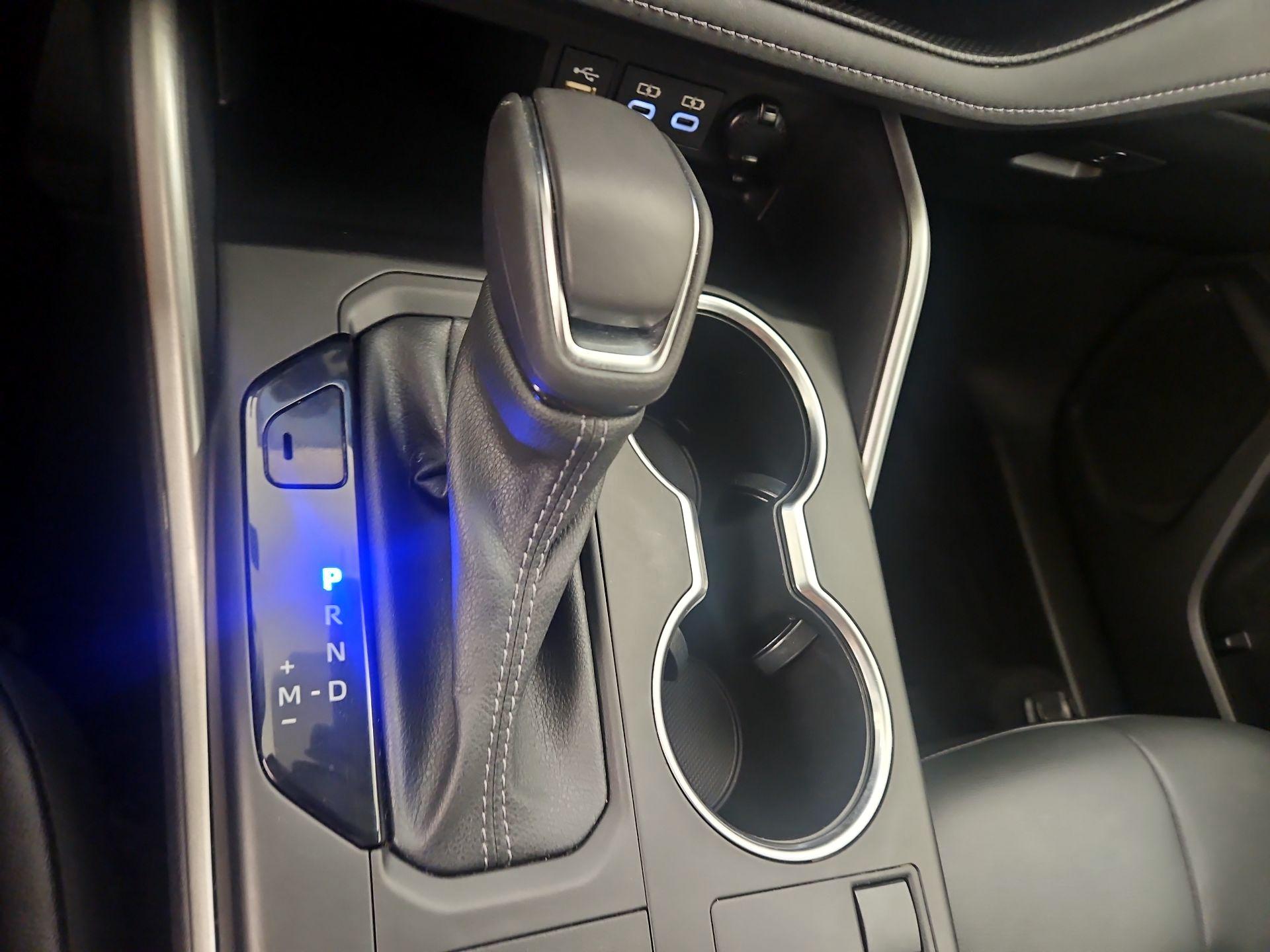 Thumbnail: 2023 Toyota Highlander - 16