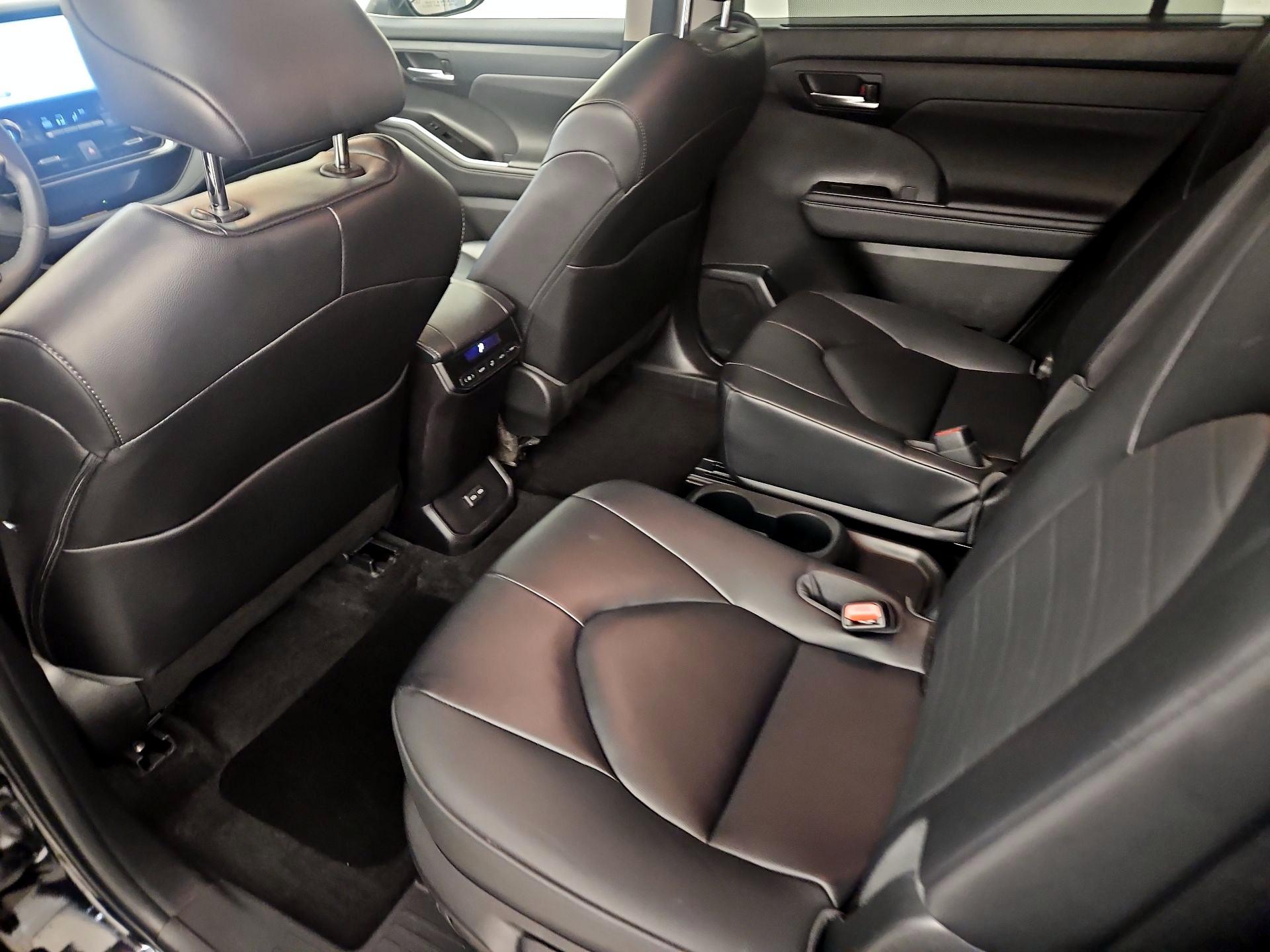 Thumbnail: 2023 Toyota Highlander - 18