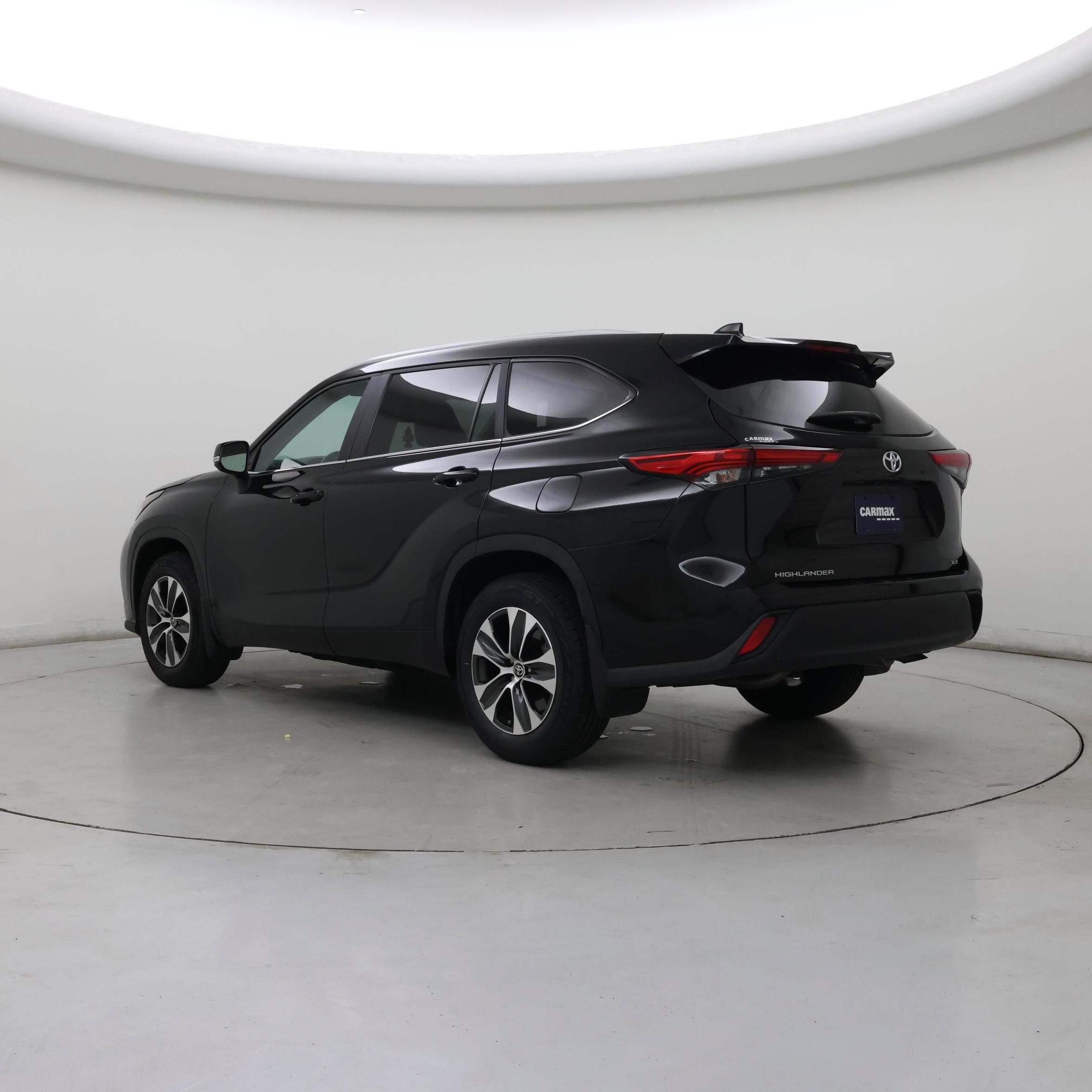 Thumbnail: 2023 Toyota Highlander - 2