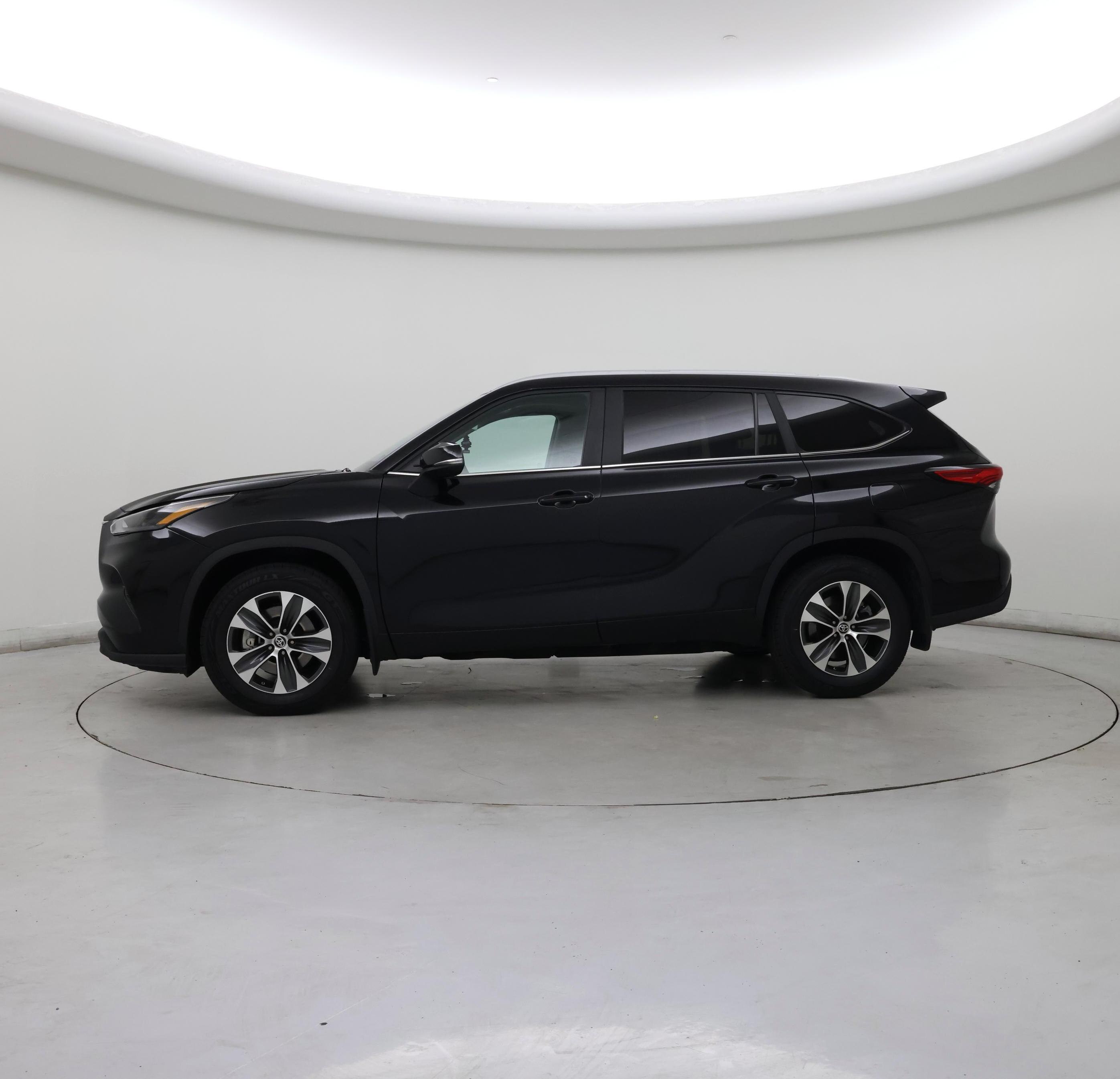 Thumbnail: 2023 Toyota Highlander - 3