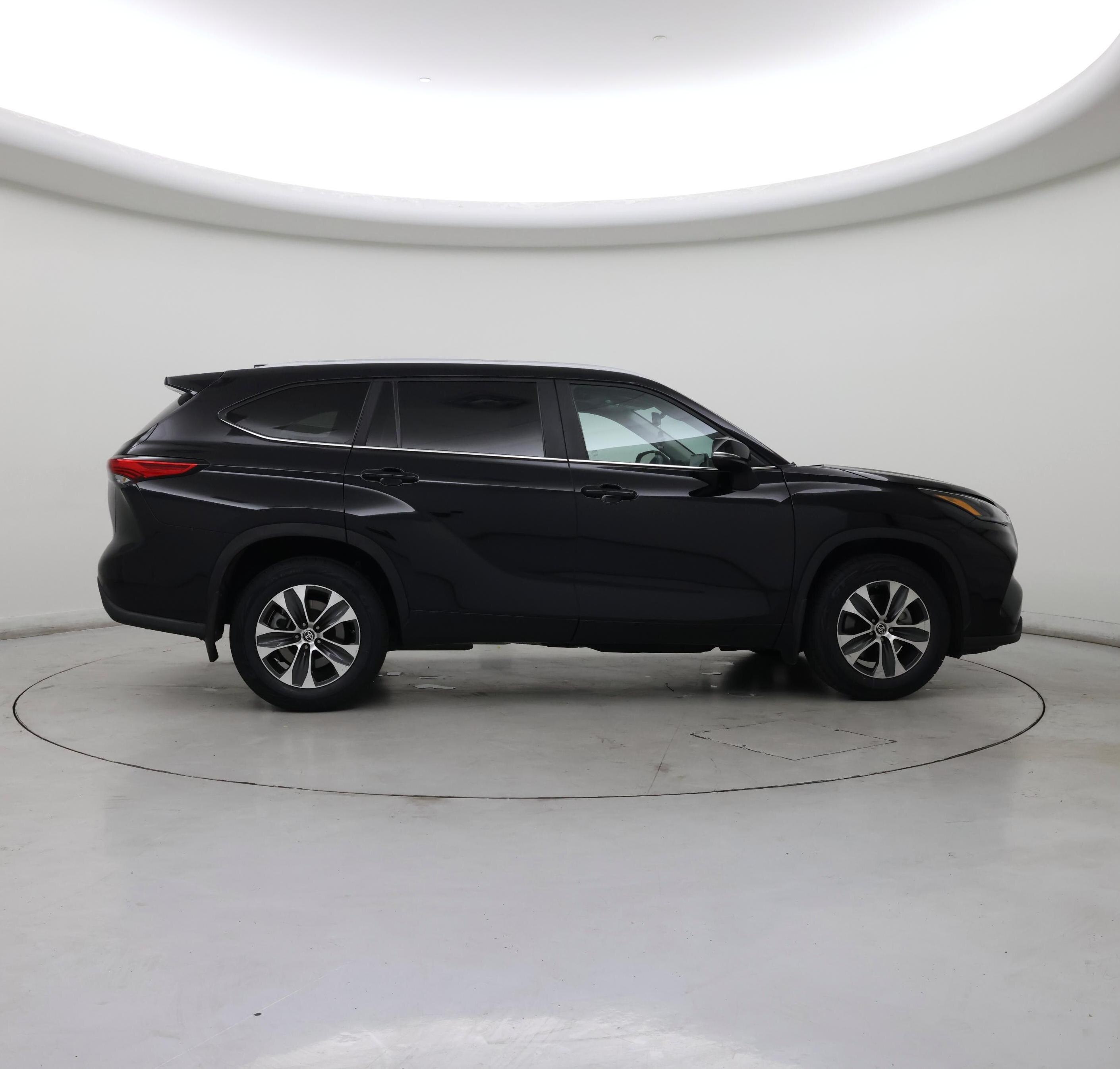 Thumbnail: 2023 Toyota Highlander - 7