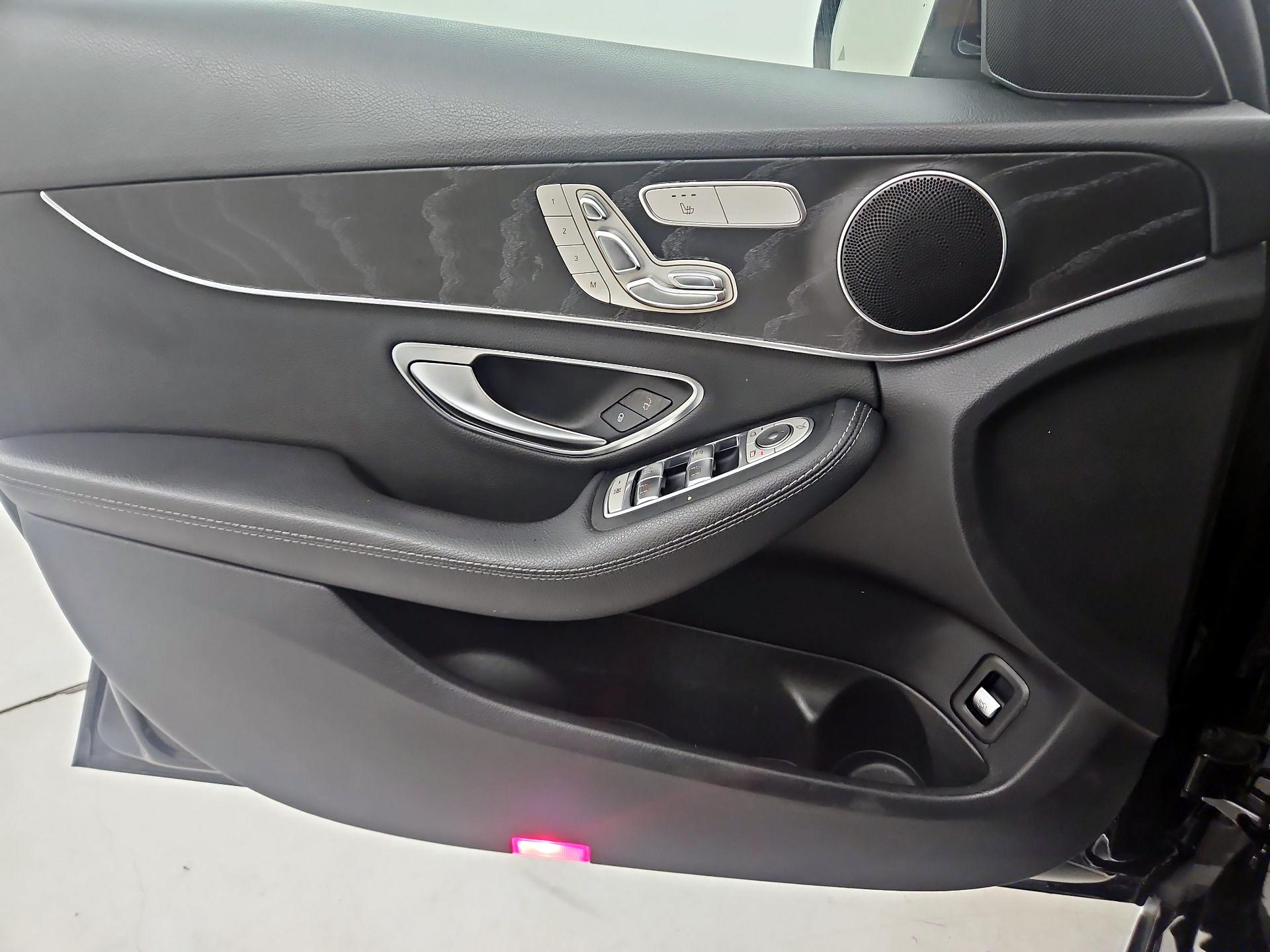 Thumbnail: 2016 Mercedes-Benz C-Class - 12