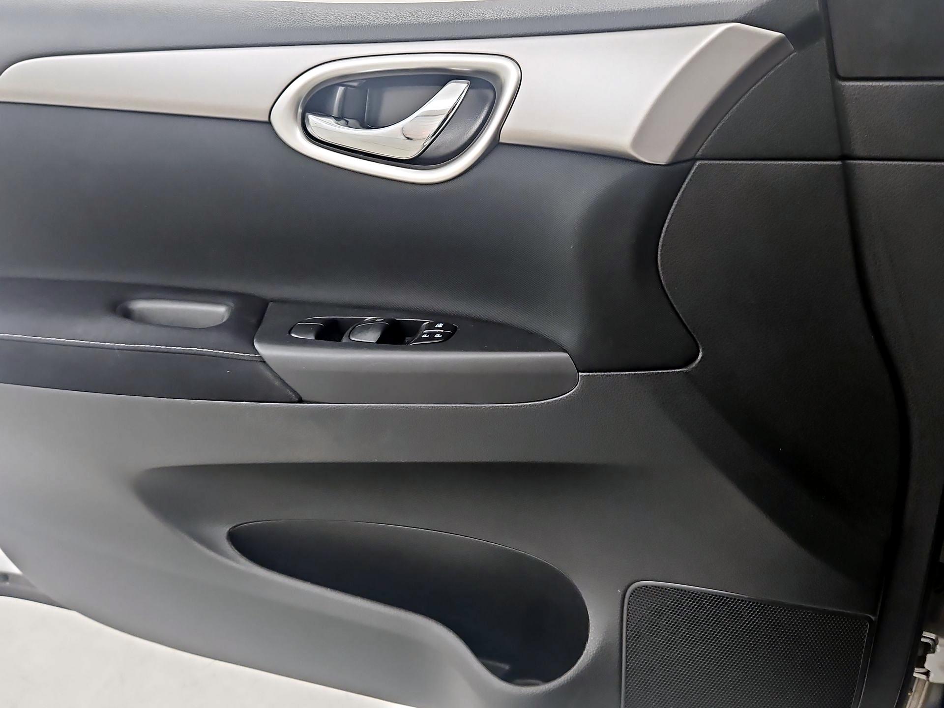Thumbnail: 2015 Nissan Sentra - 12