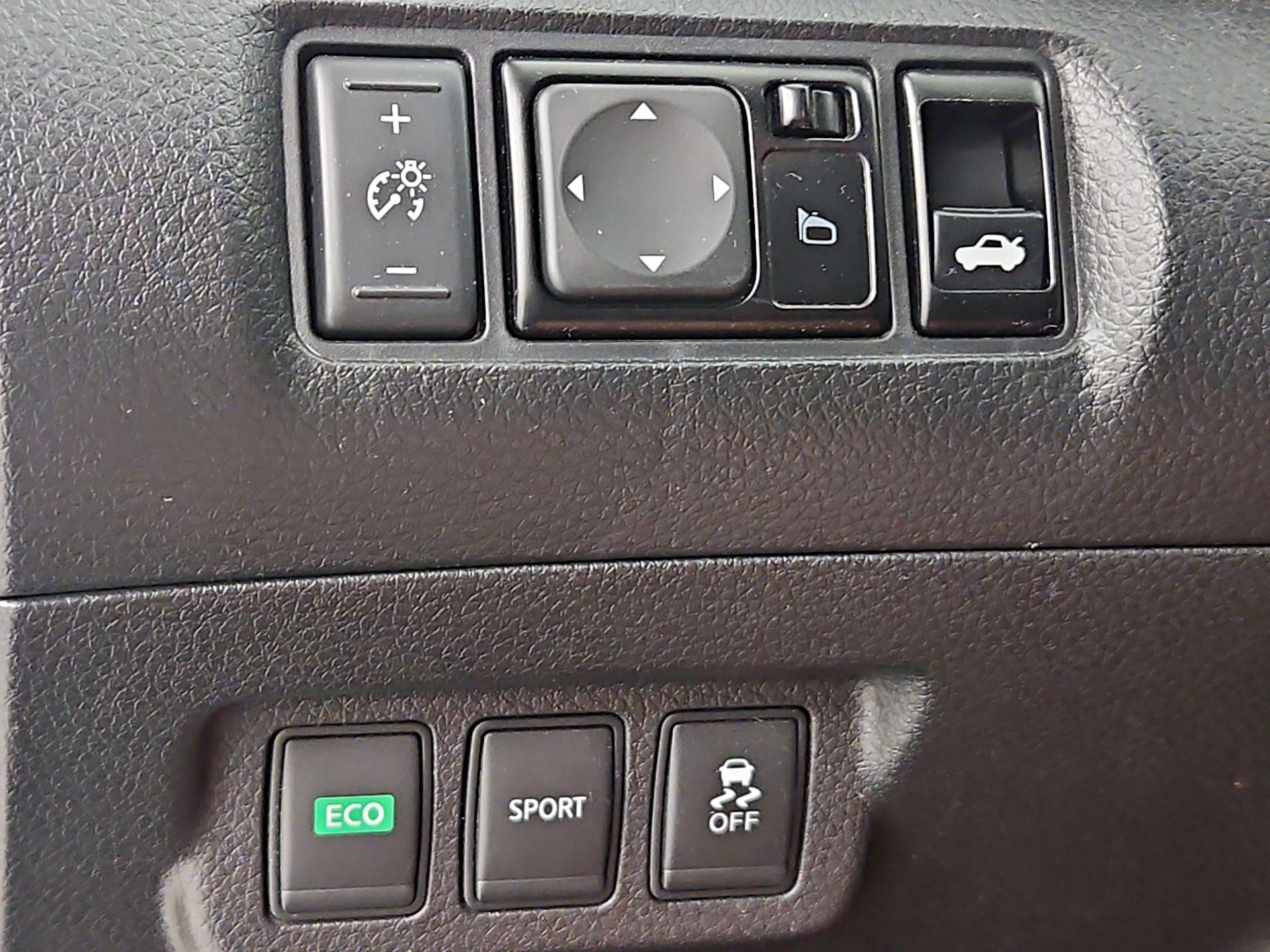 Thumbnail: 2015 Nissan Sentra - 13