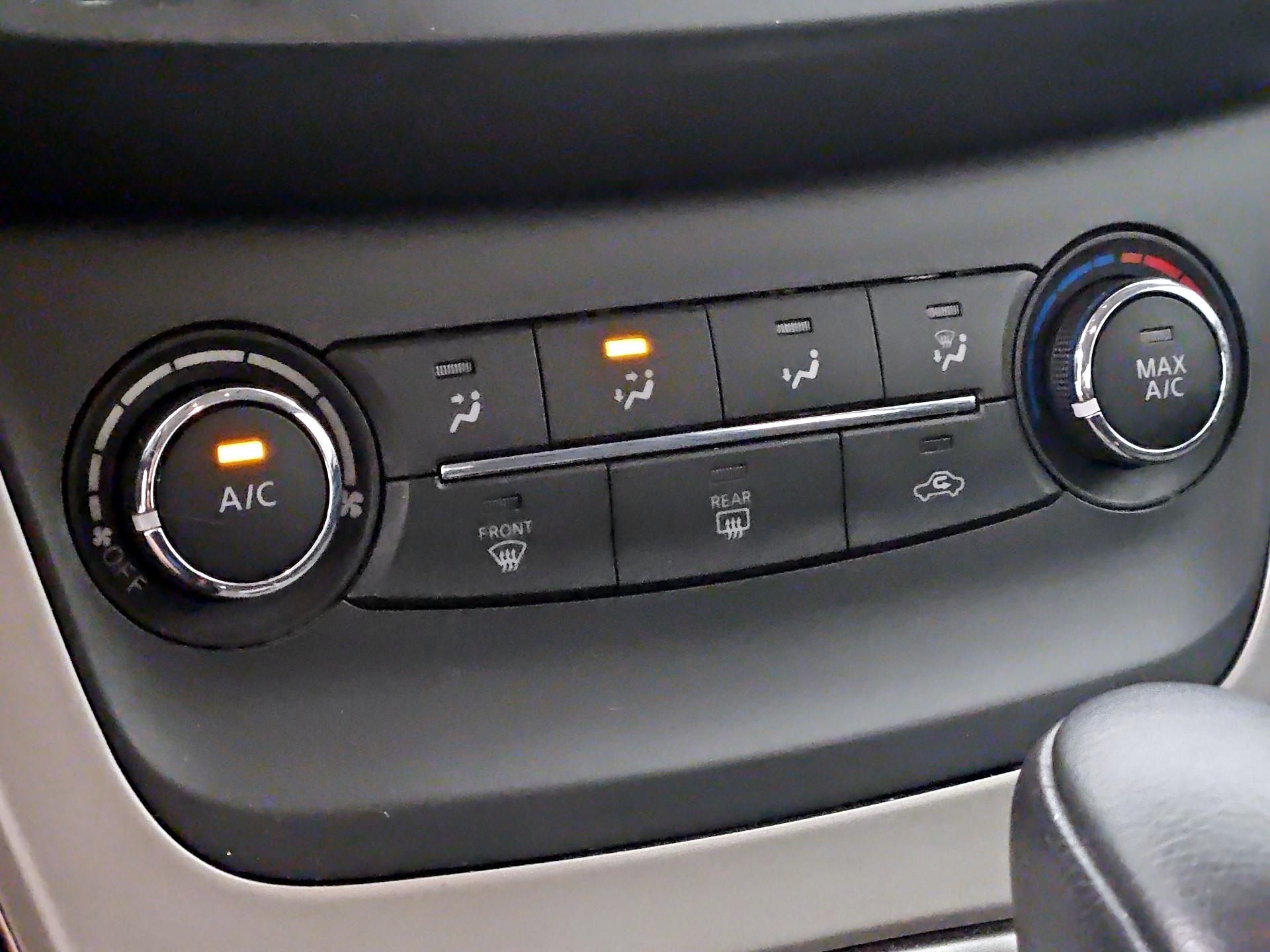 Thumbnail: 2015 Nissan Sentra - 16