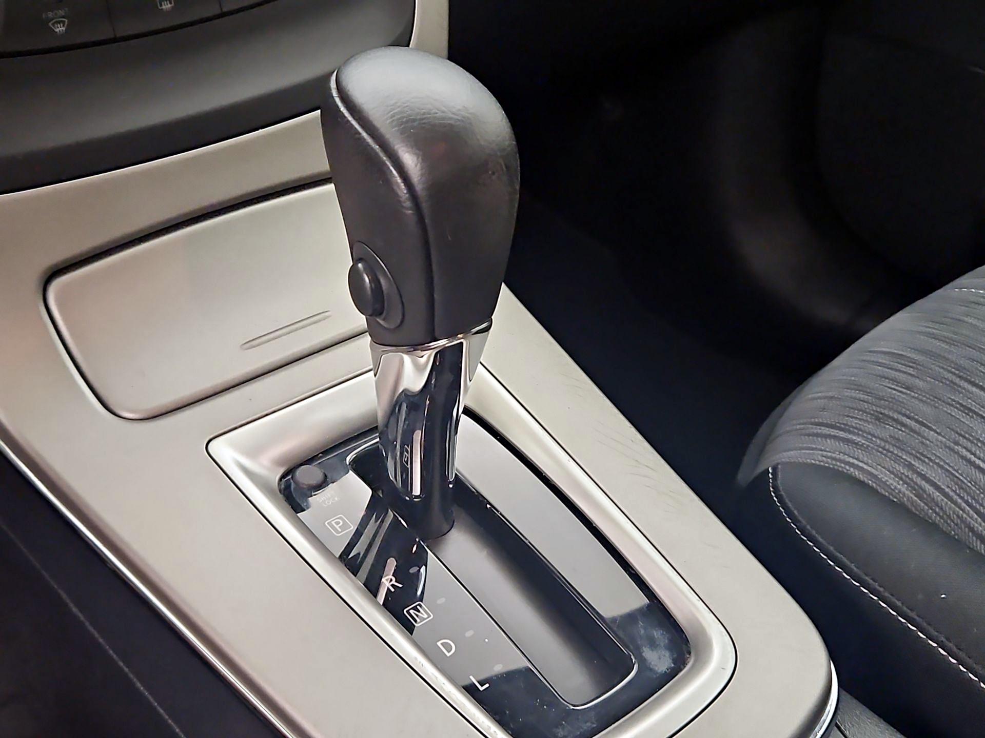 Thumbnail: 2015 Nissan Sentra - 17