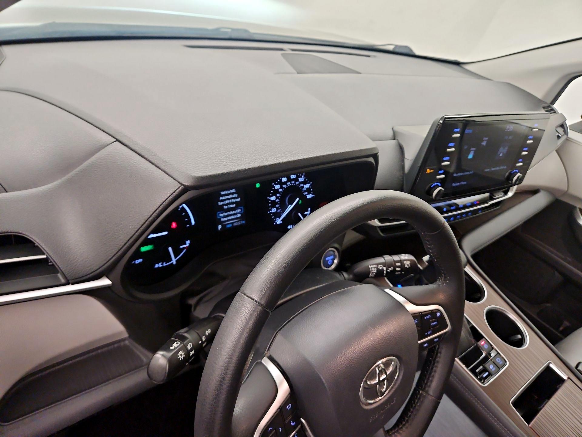 Thumbnail: 2021 Toyota Sienna - 9