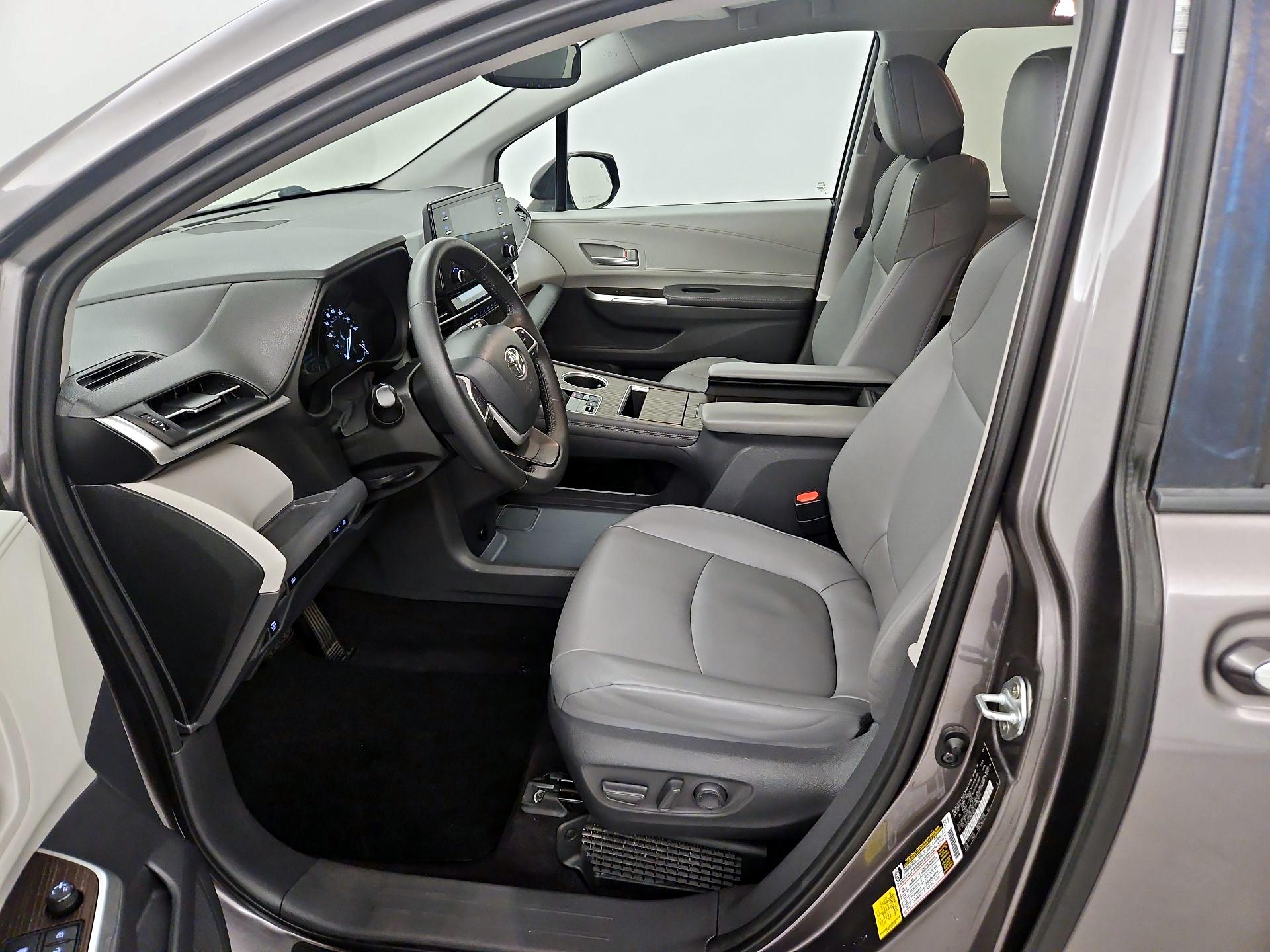 Thumbnail: 2021 Toyota Sienna - 11