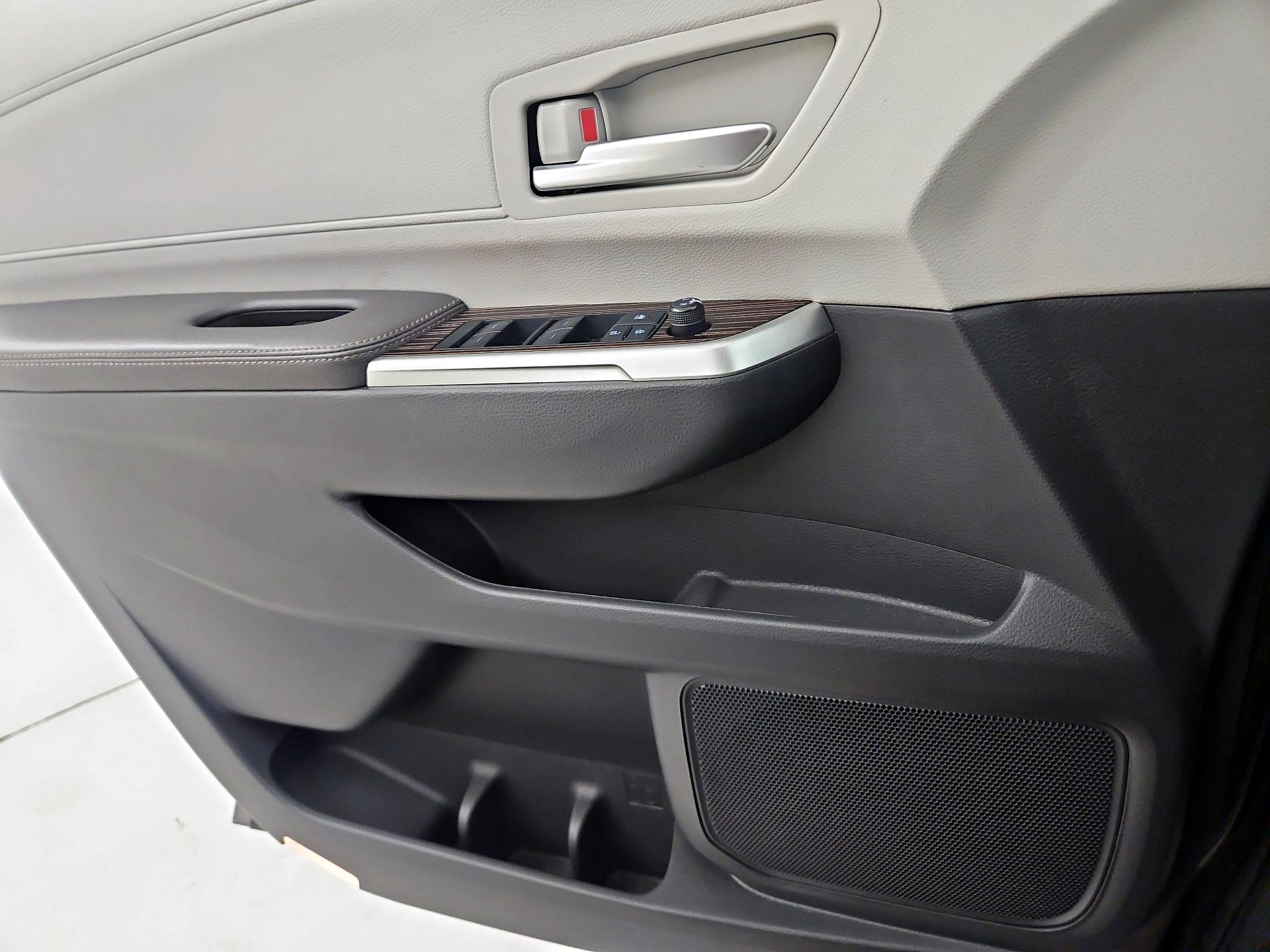 Thumbnail: 2021 Toyota Sienna - 12