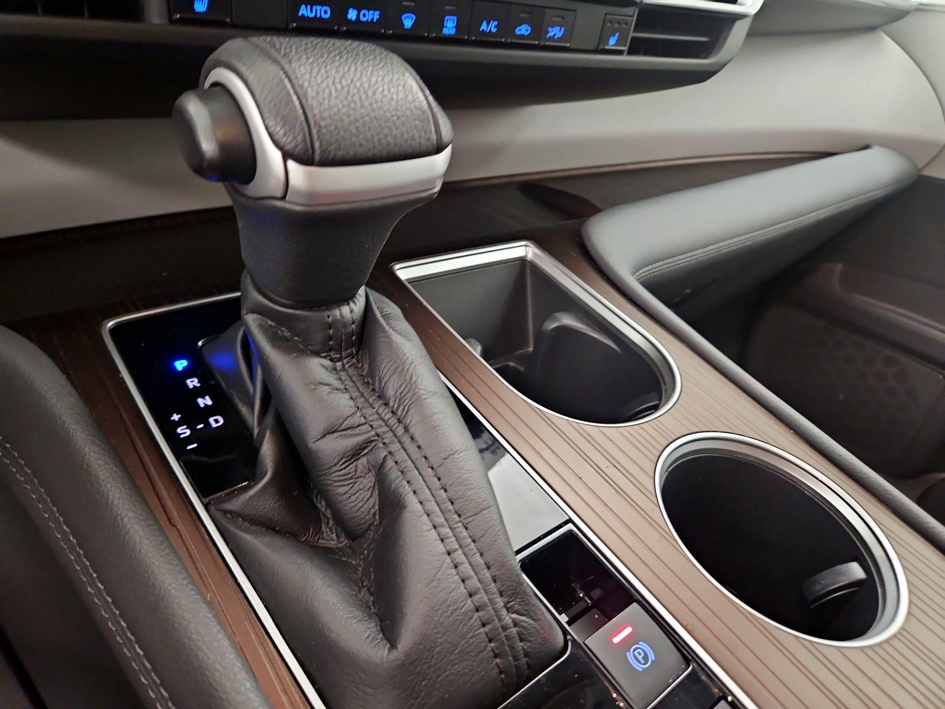 Thumbnail: 2021 Toyota Sienna - 17