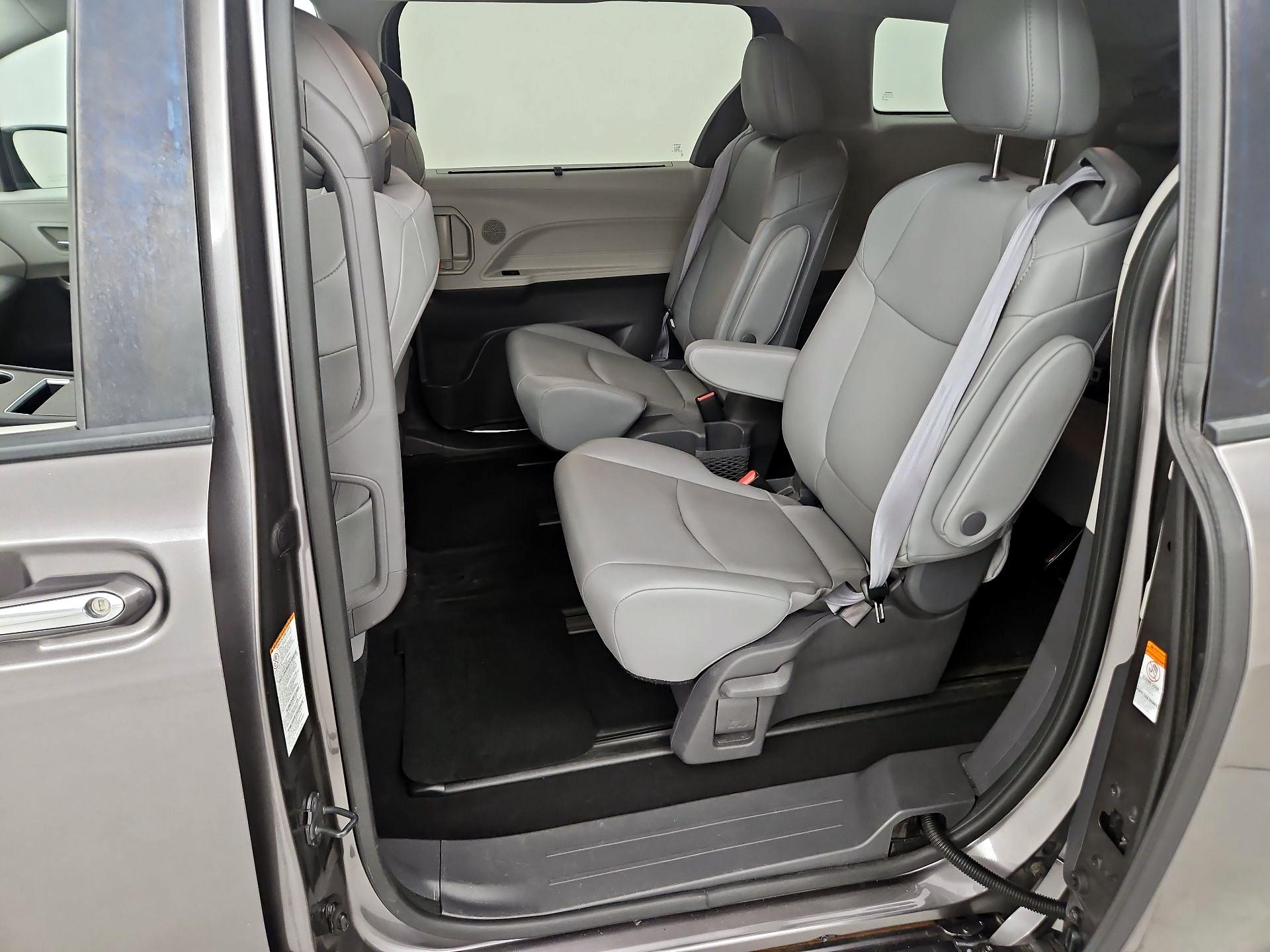Thumbnail: 2021 Toyota Sienna - 20