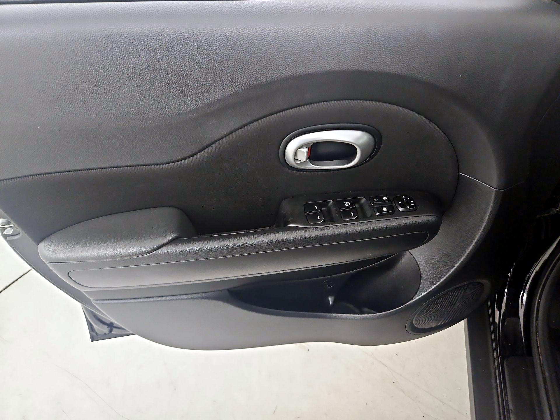 Thumbnail: 2016 Kia Soul - 12