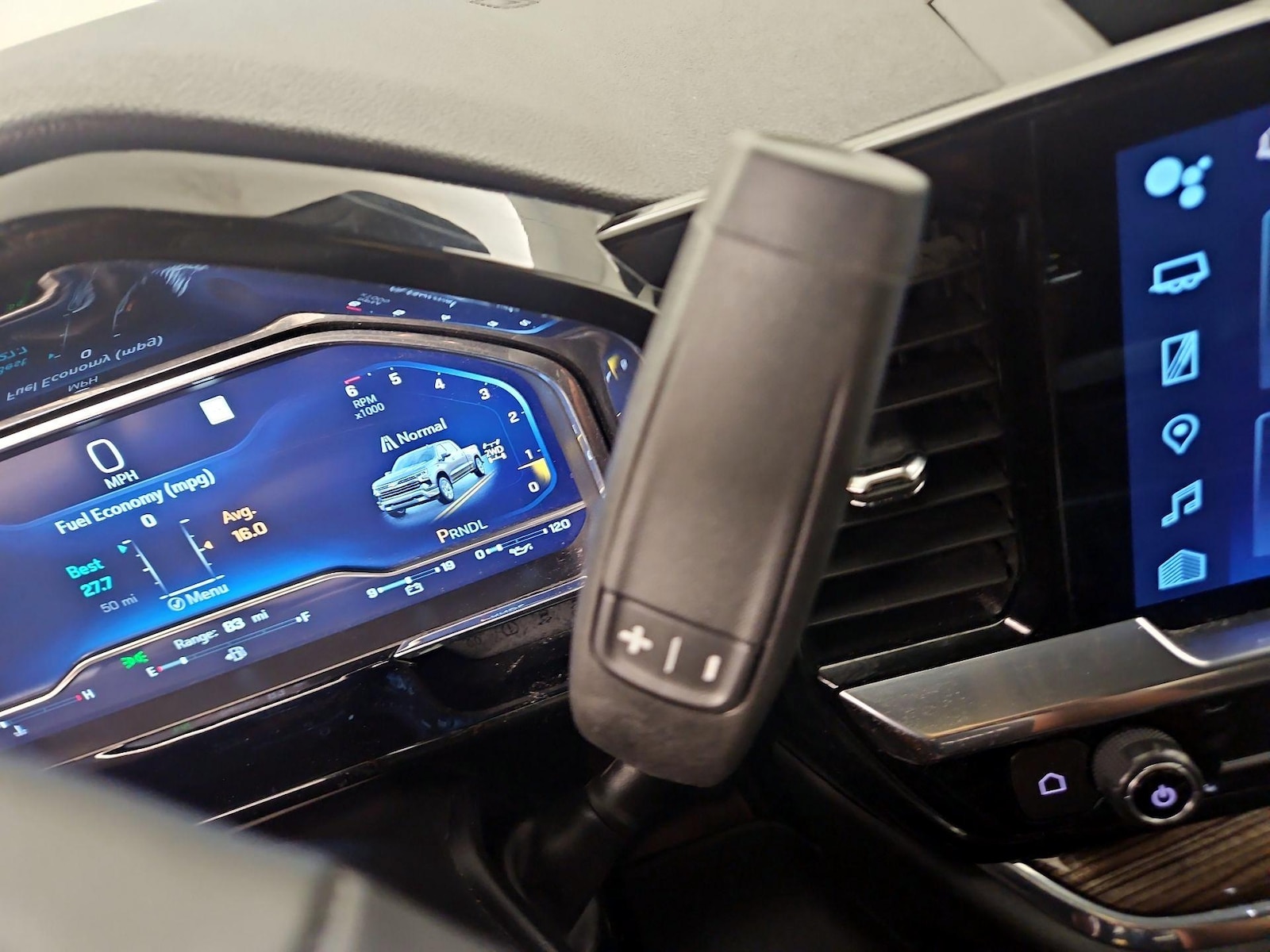 2023 Chevrolet Silverado 1500 LT - Photo 18