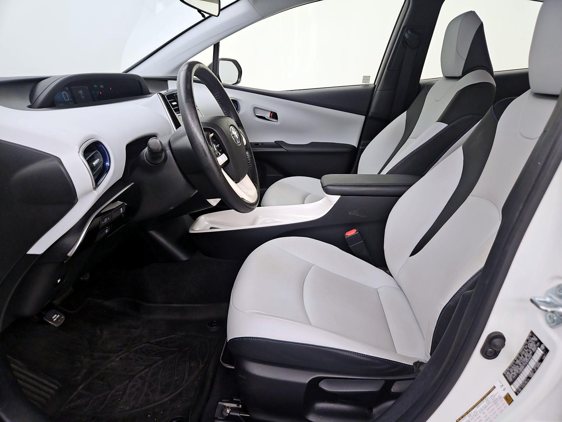 Thumbnail: 2016 Toyota Prius - 11