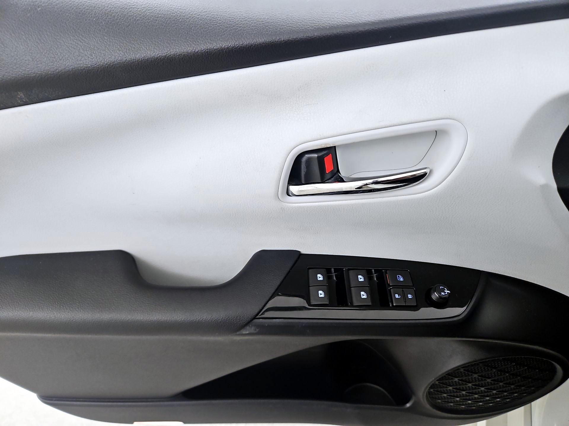 Thumbnail: 2016 Toyota Prius - 12