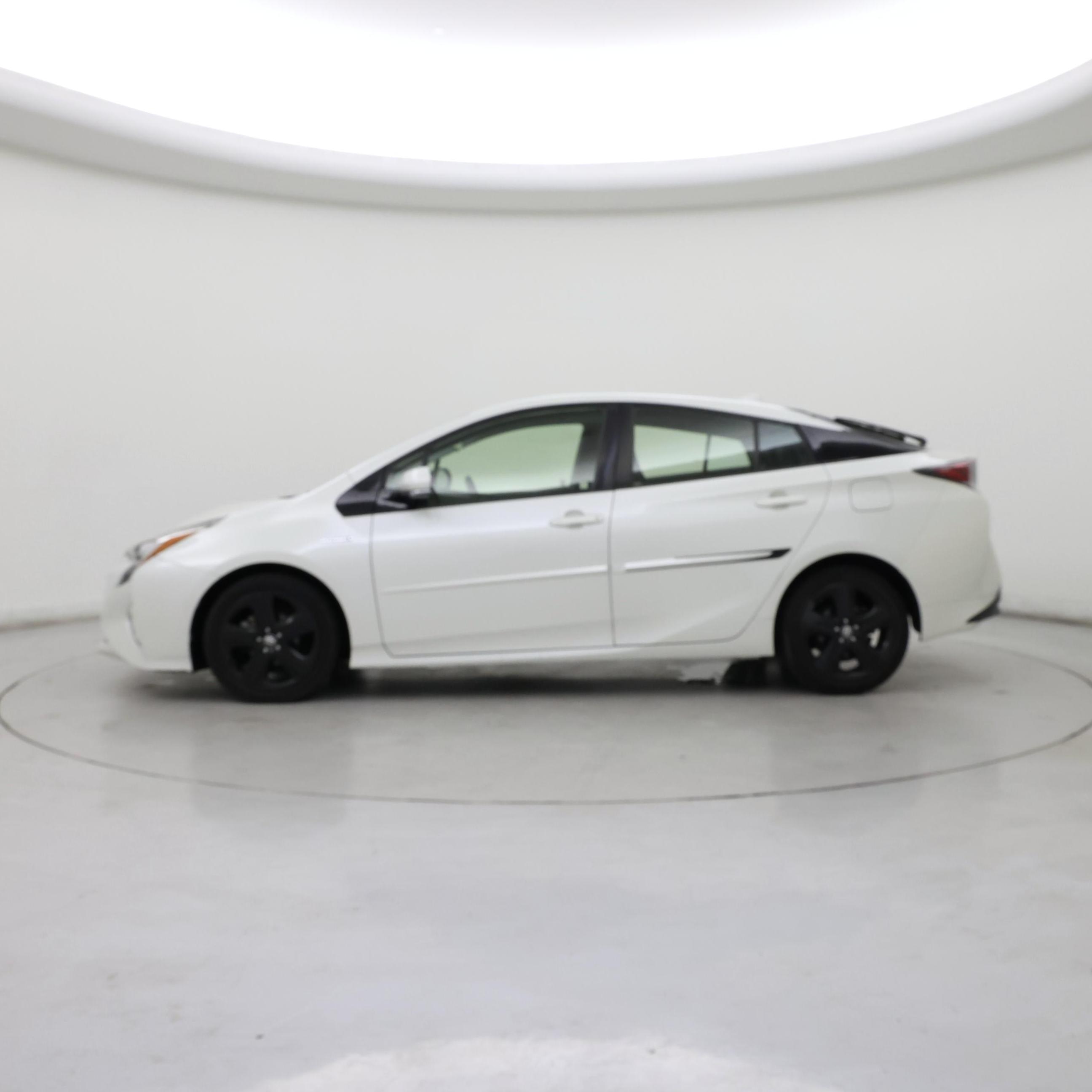 Thumbnail: 2016 Toyota Prius - 3